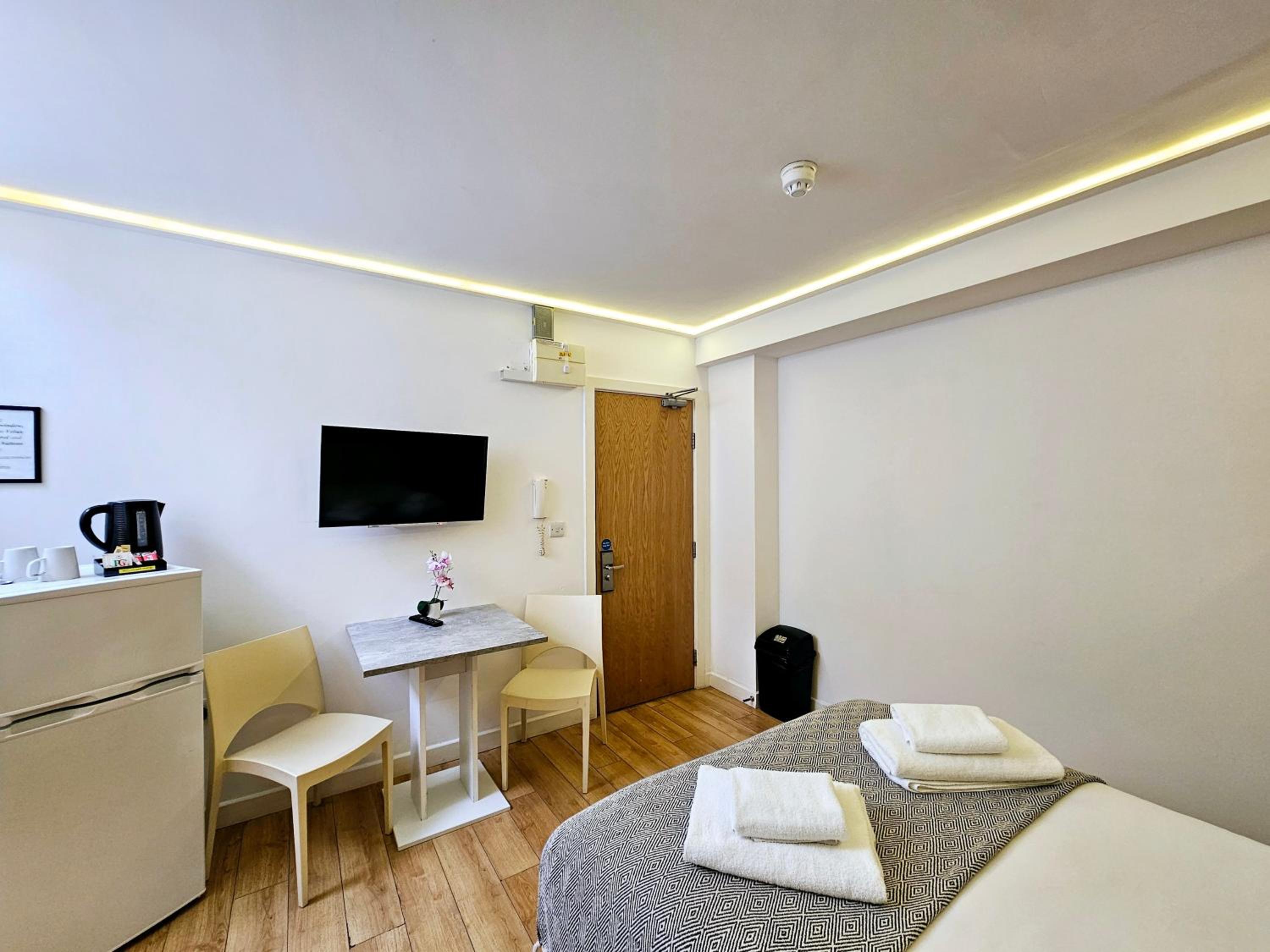 Budget Double Room photo 1