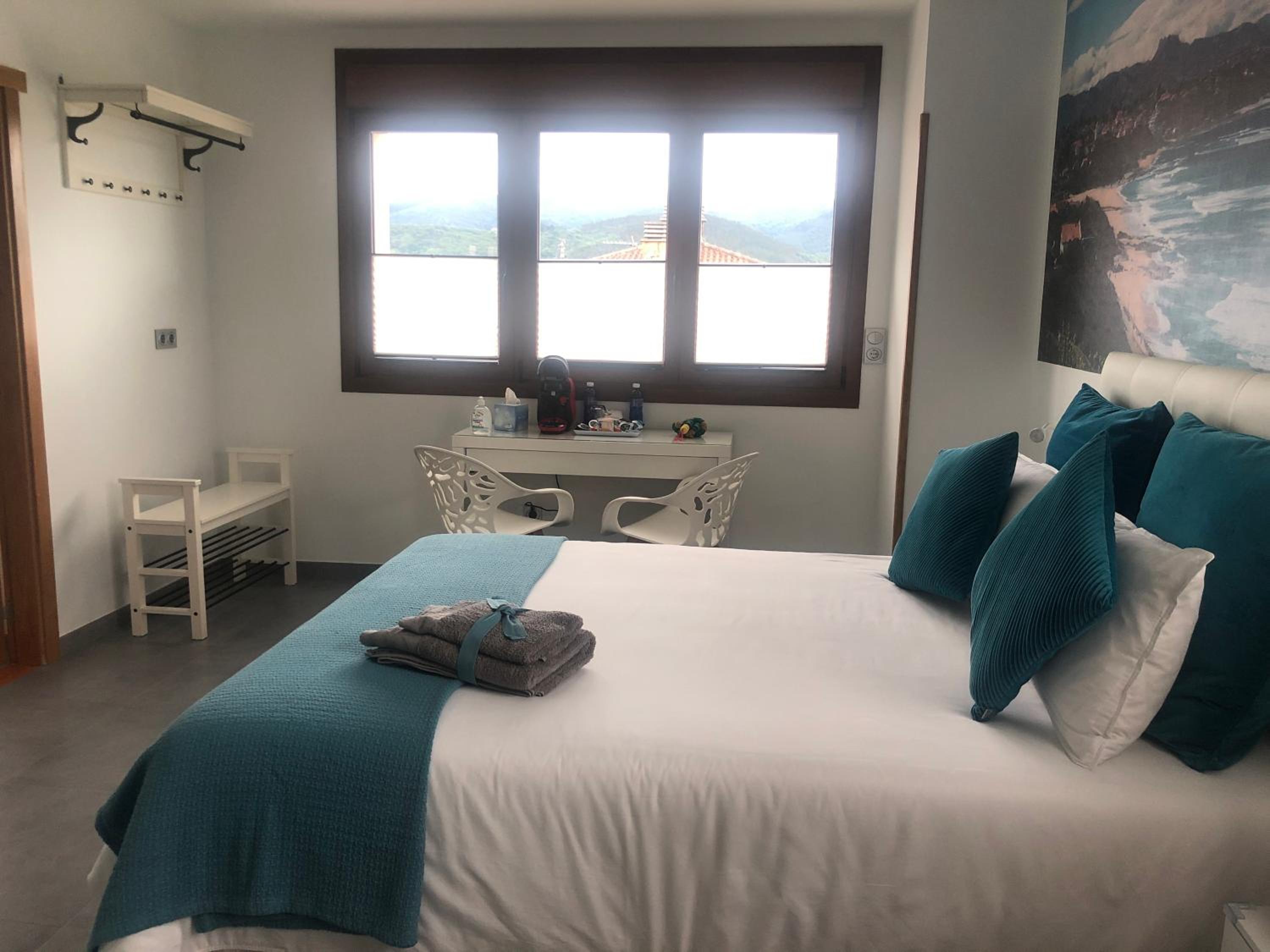 Double Room with Private Bathroom - Photo 4