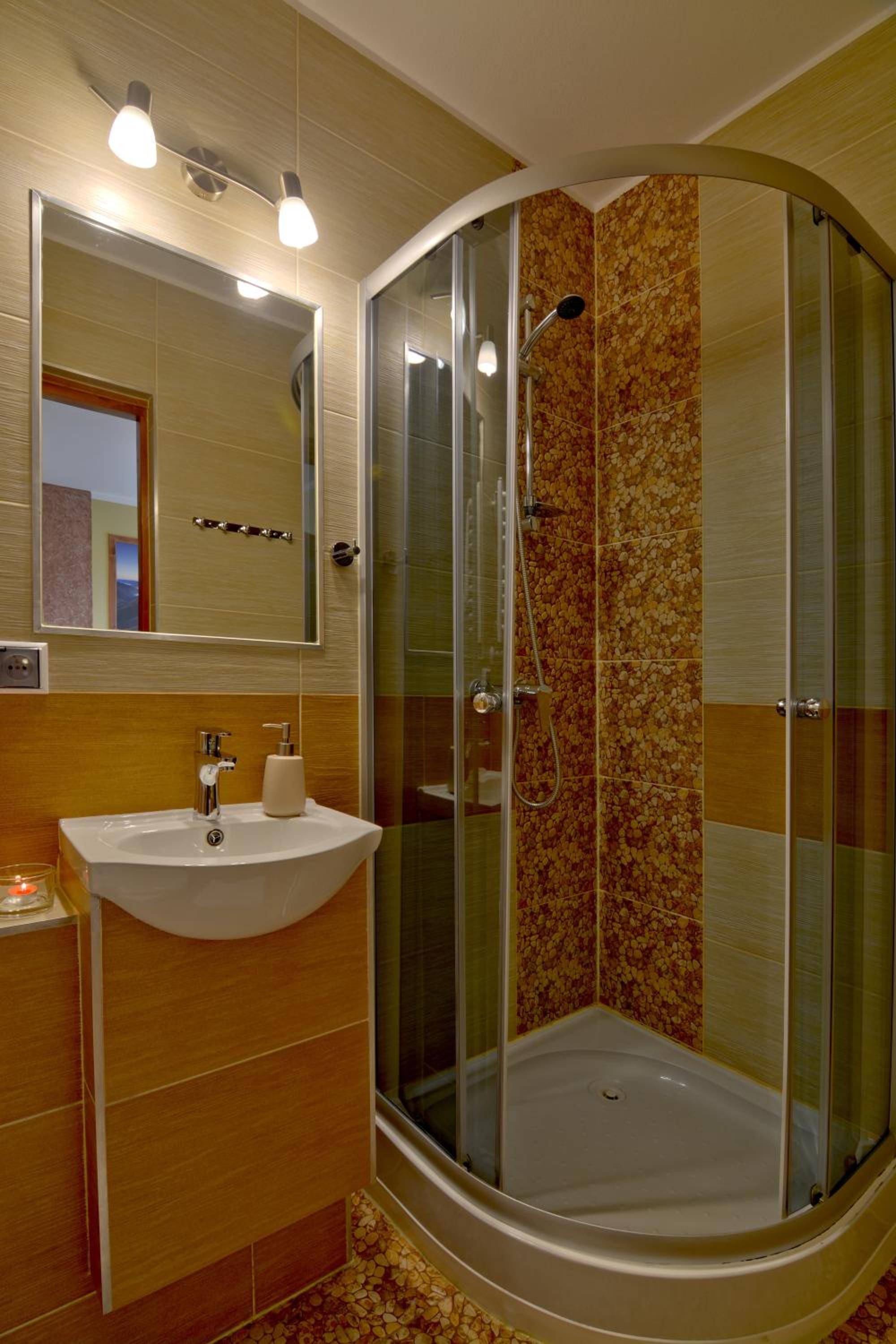 Large Double Room - Photo 31