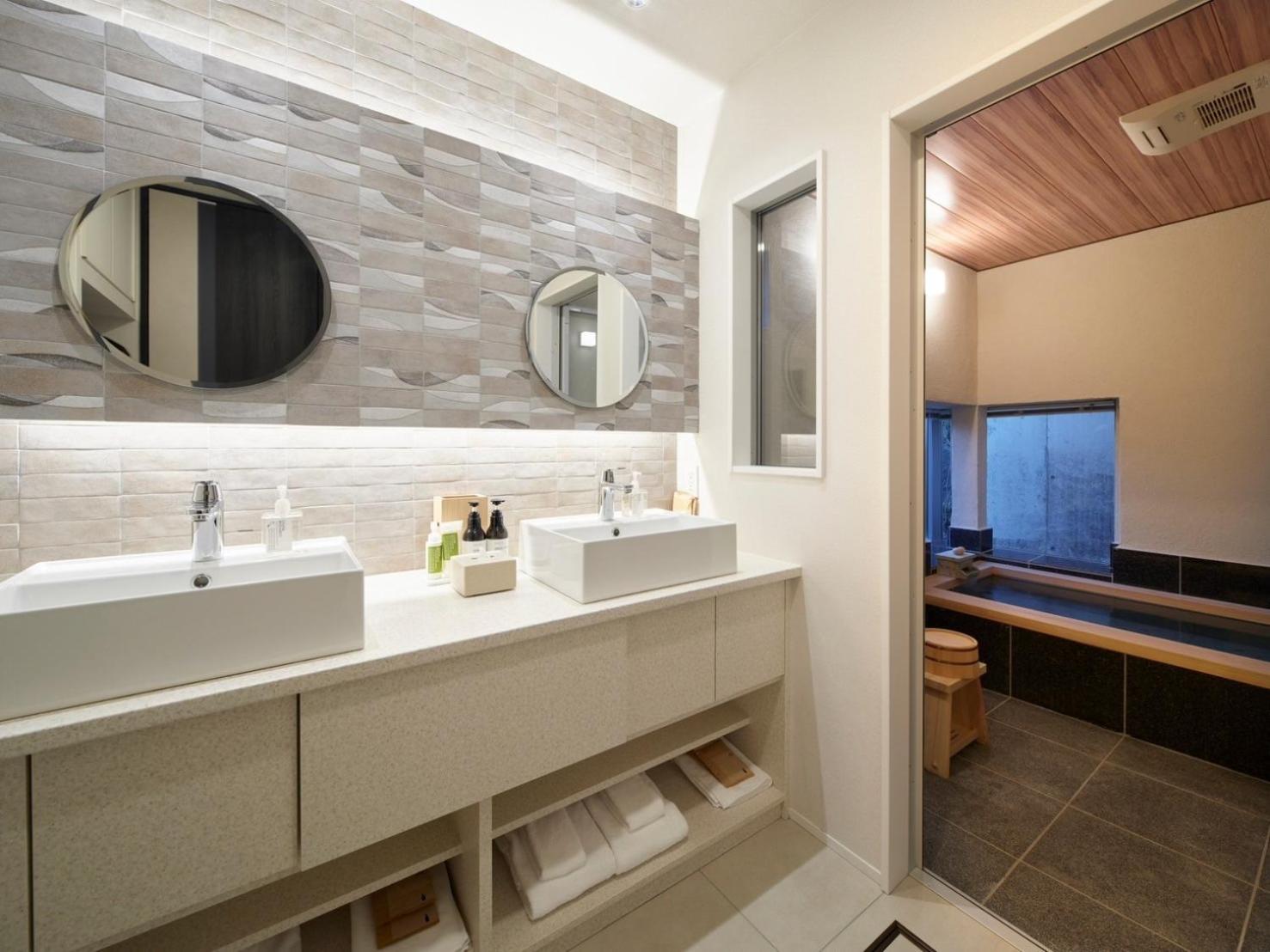 Quadruple Room with Private Bathroom photo 3