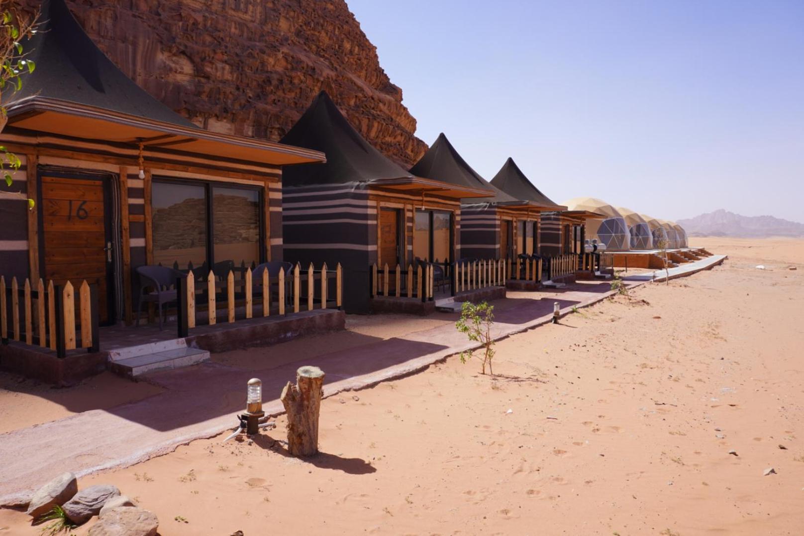 Deluxe Double or Twin Room with Mountain View - Photo 11