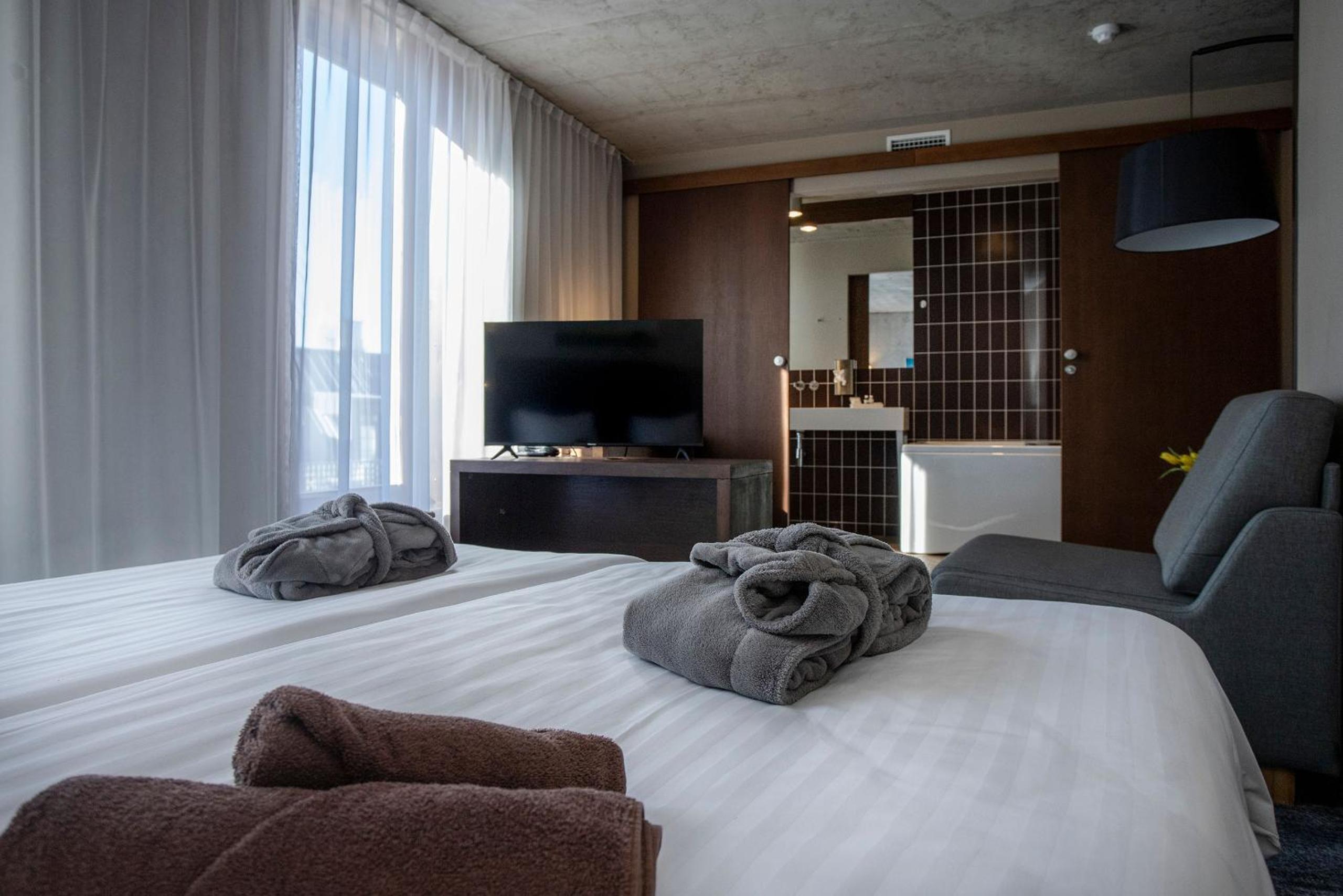 Junior Suite with Spa Access photo 3