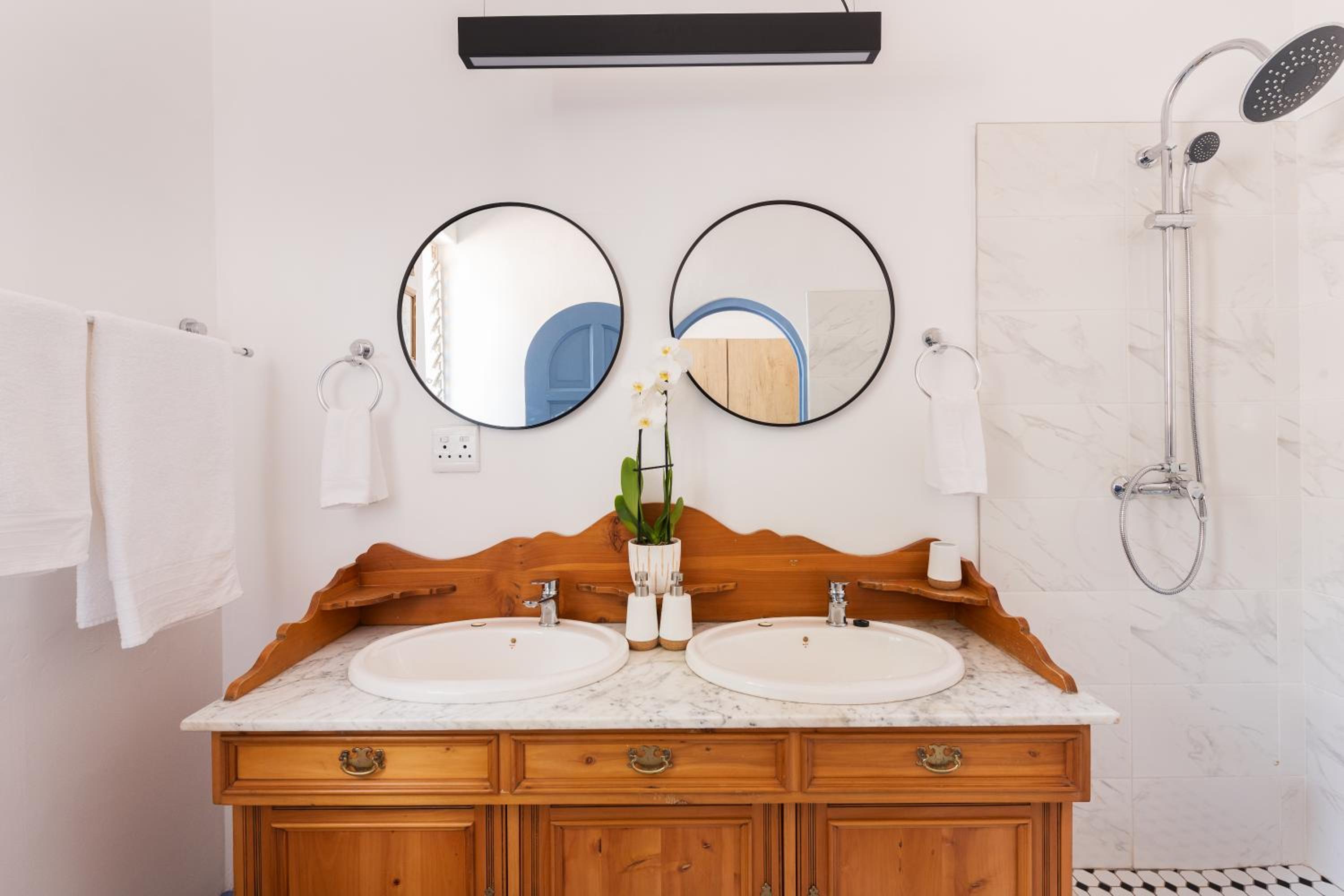 Superior King Suite photo 2