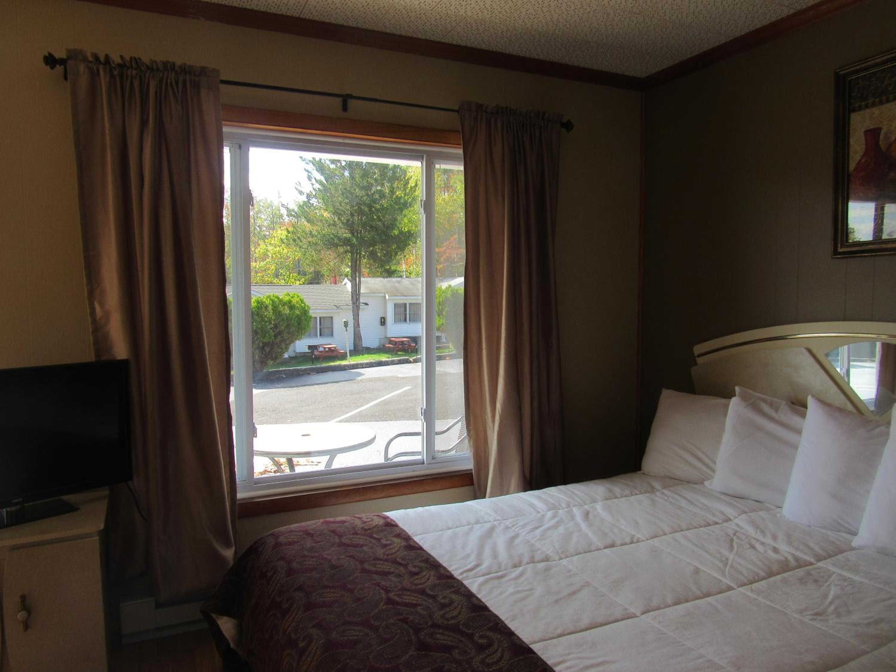 Family Suite Two Bedroom with Queen and Two Twin Beds photo 1
