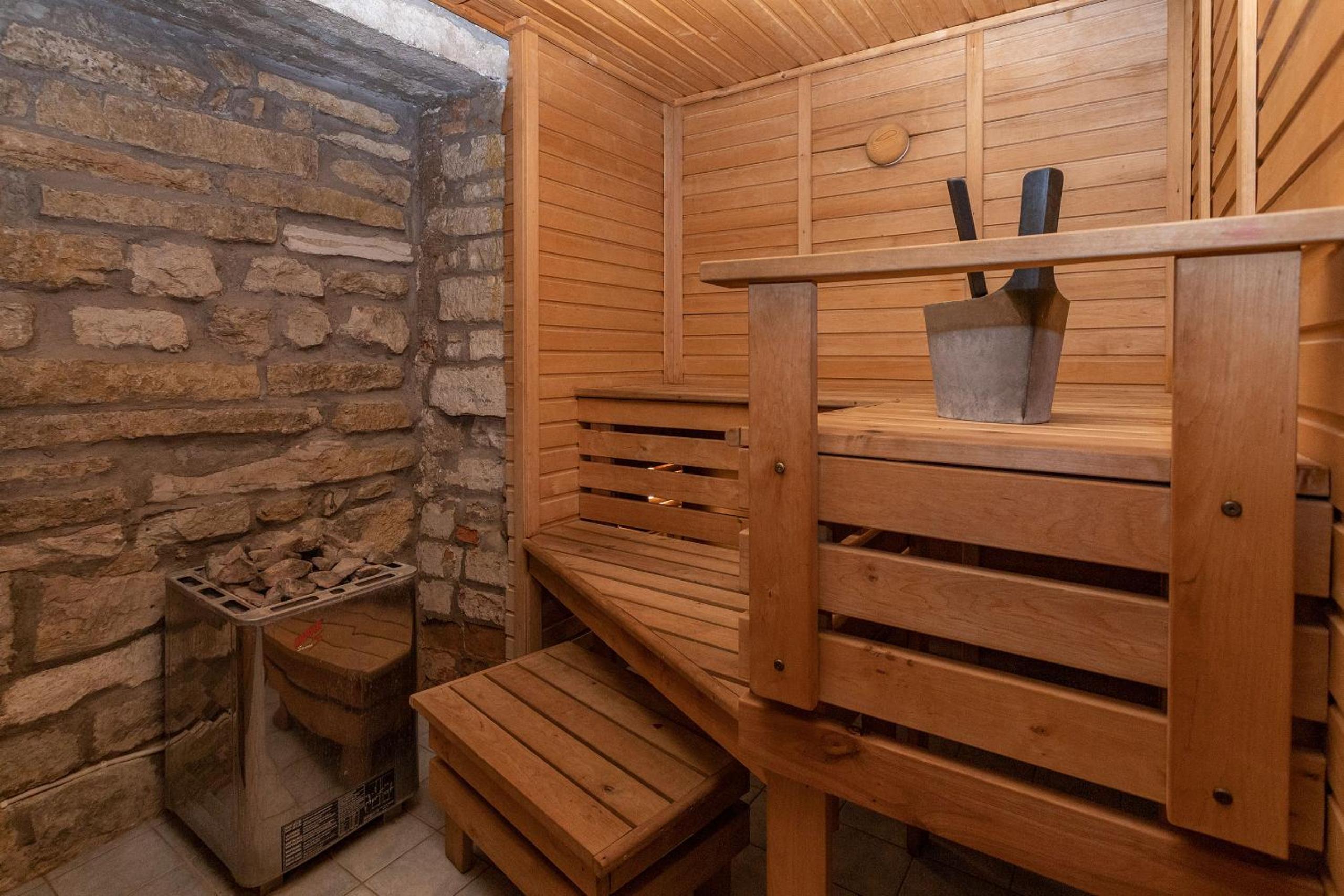 One-Bedroom Apartment with Sauna and Spa Access photo 2