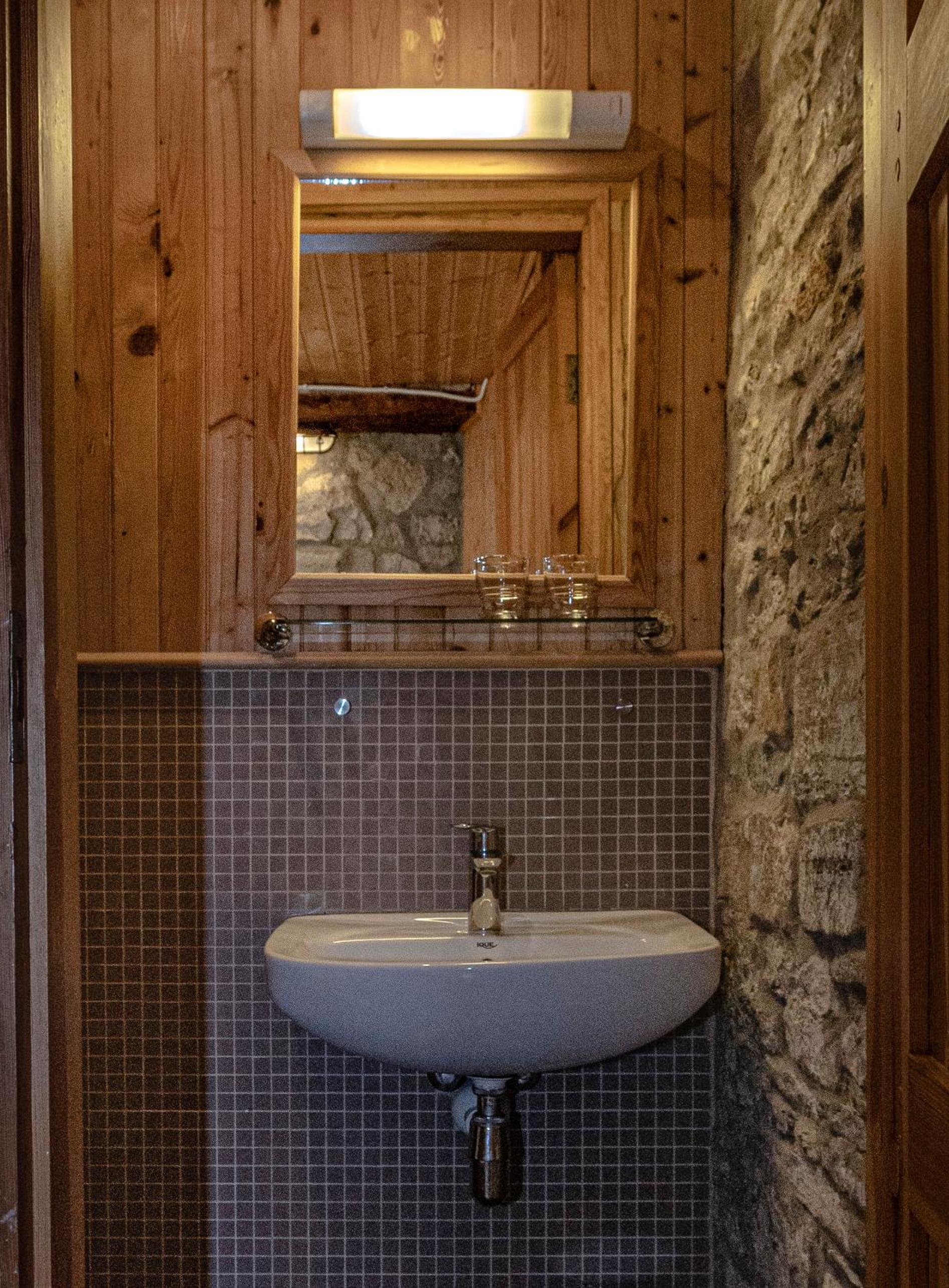 One-Bedroom Apartment with Sauna and Spa Access photo 3