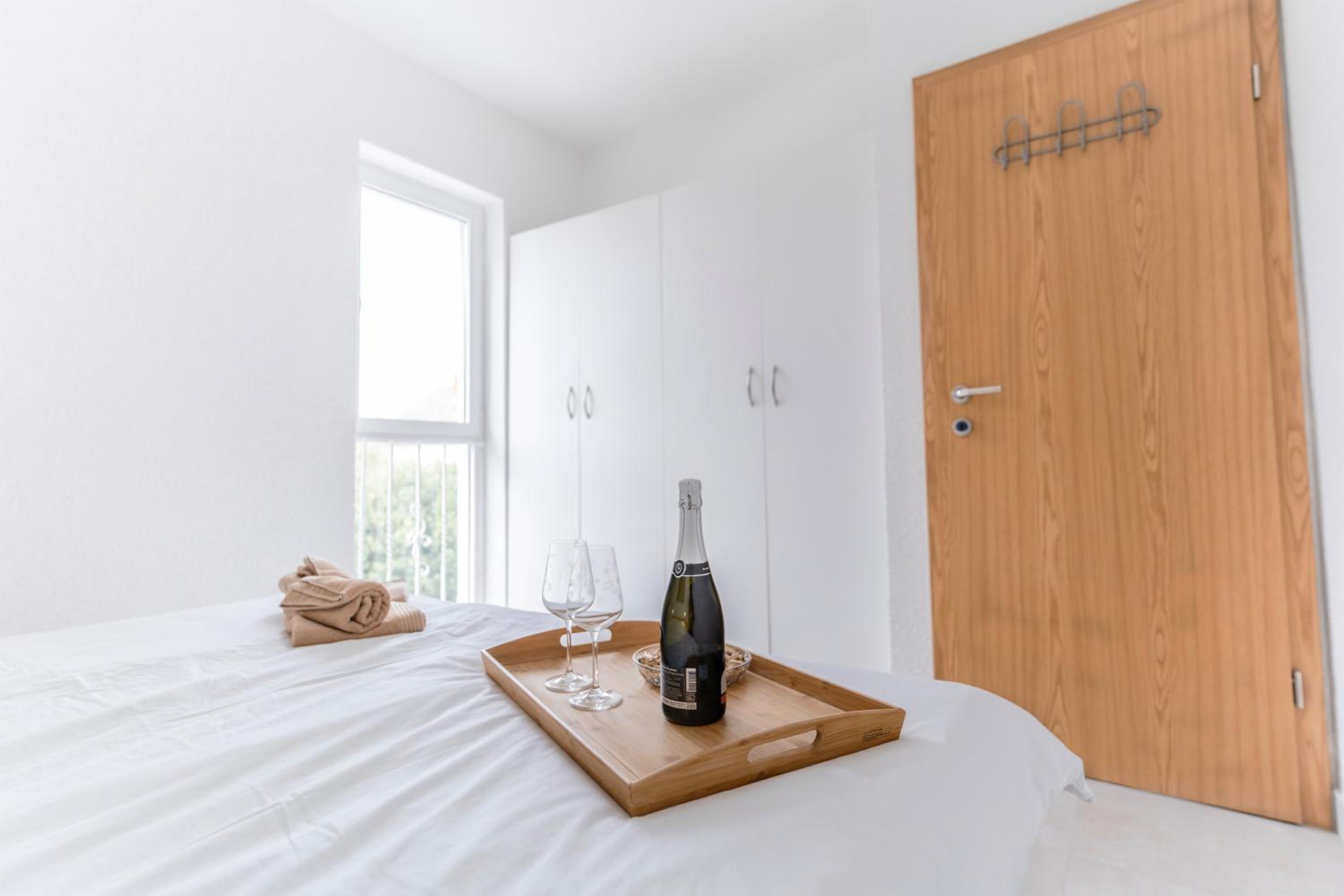 Two-Bedroom Apartment with Balcony and Sea View photo 2