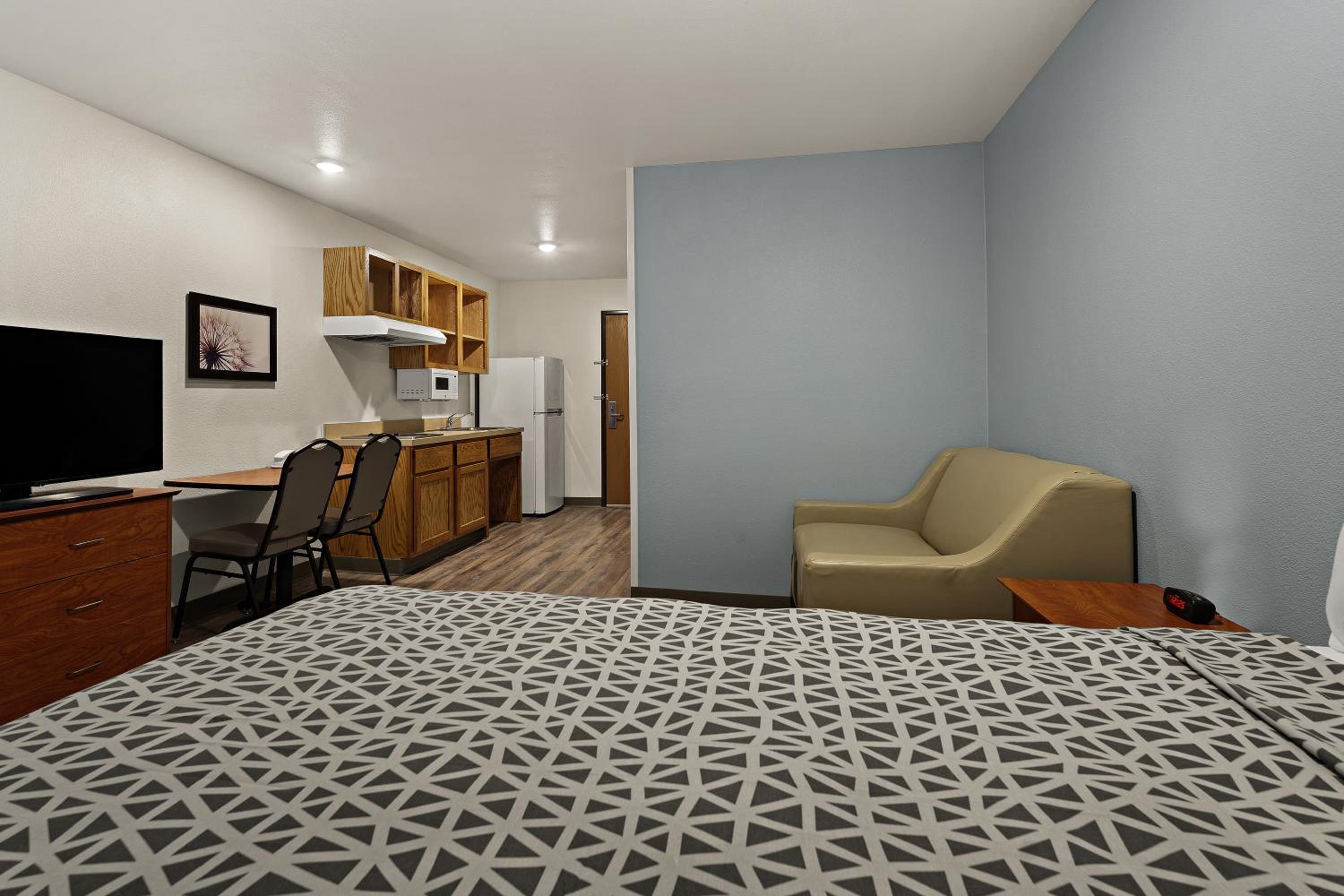 Standard Double Room with Tub - Disability Access/Non-Smoking photo 2