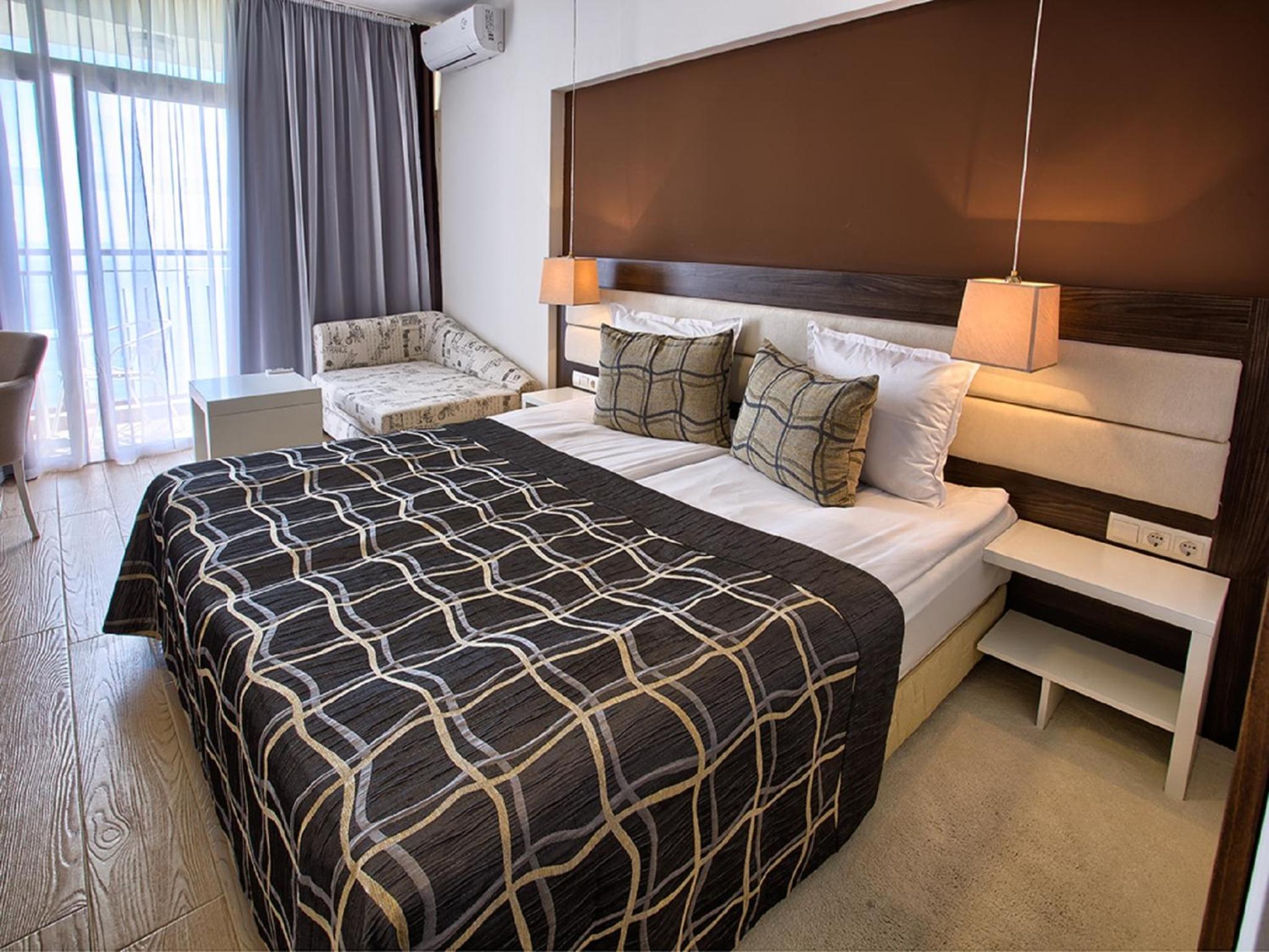 Deluxe Sea View Room with Balcony and Free Beach photo 1