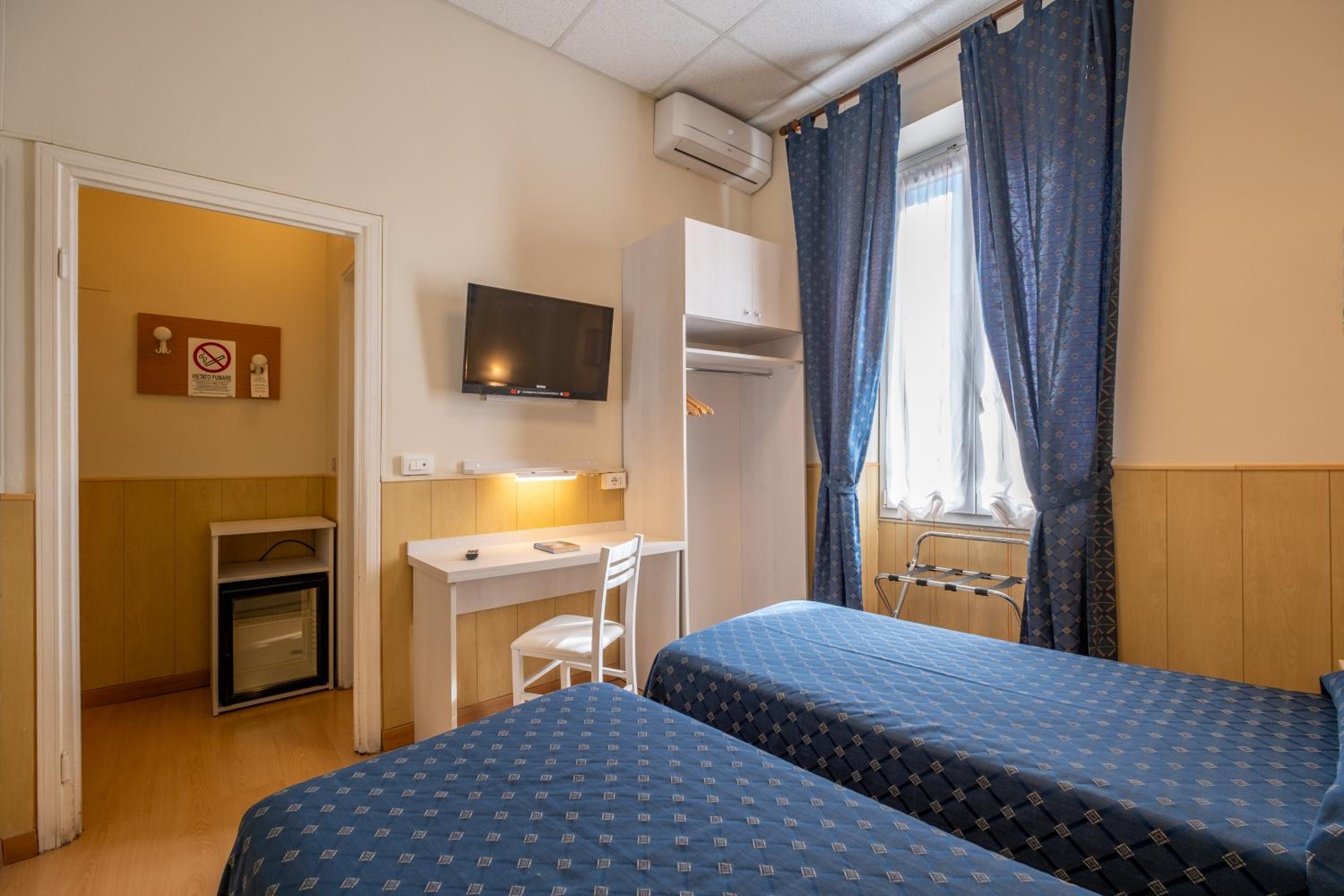 Double or Twin Room - Photo 3