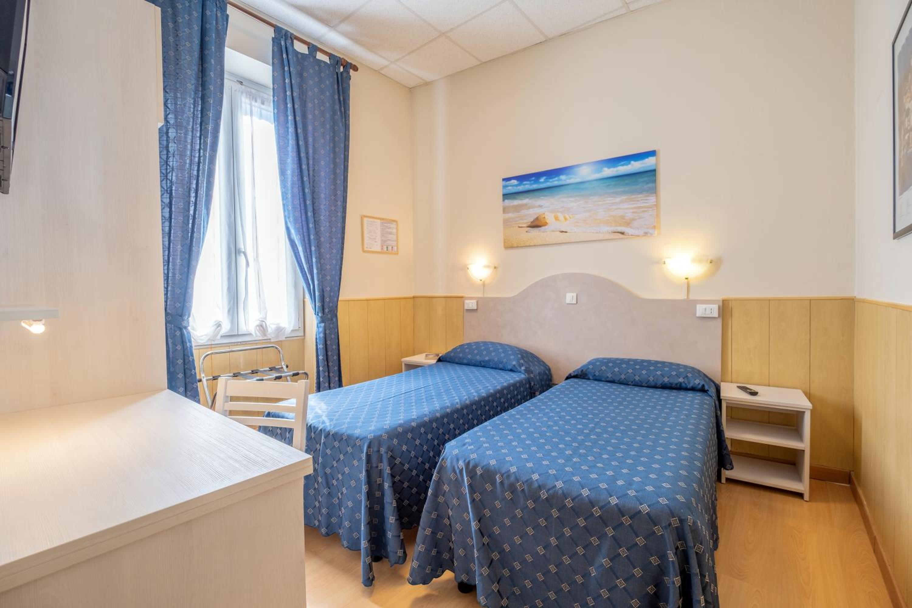Double or Twin Room - Photo 2
