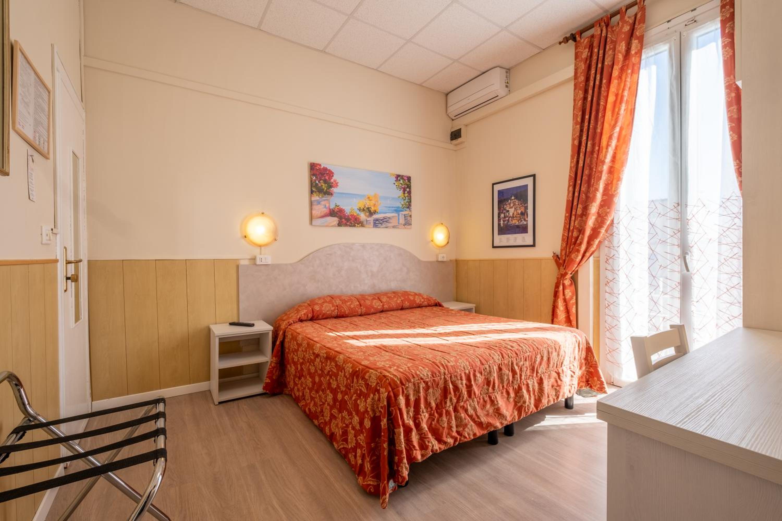 Double or Twin Room - Photo 4