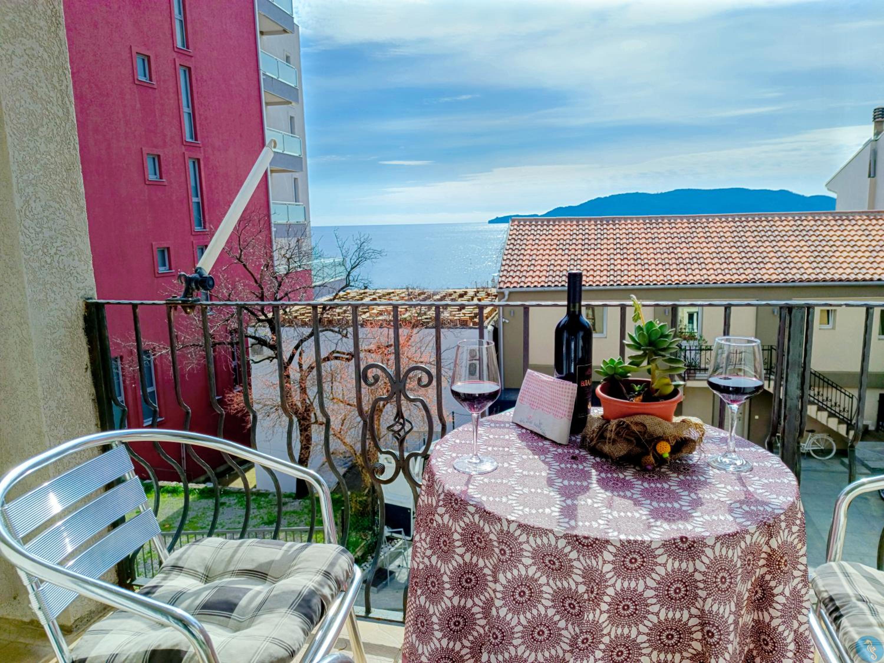 Apartment With Sea View photo 2