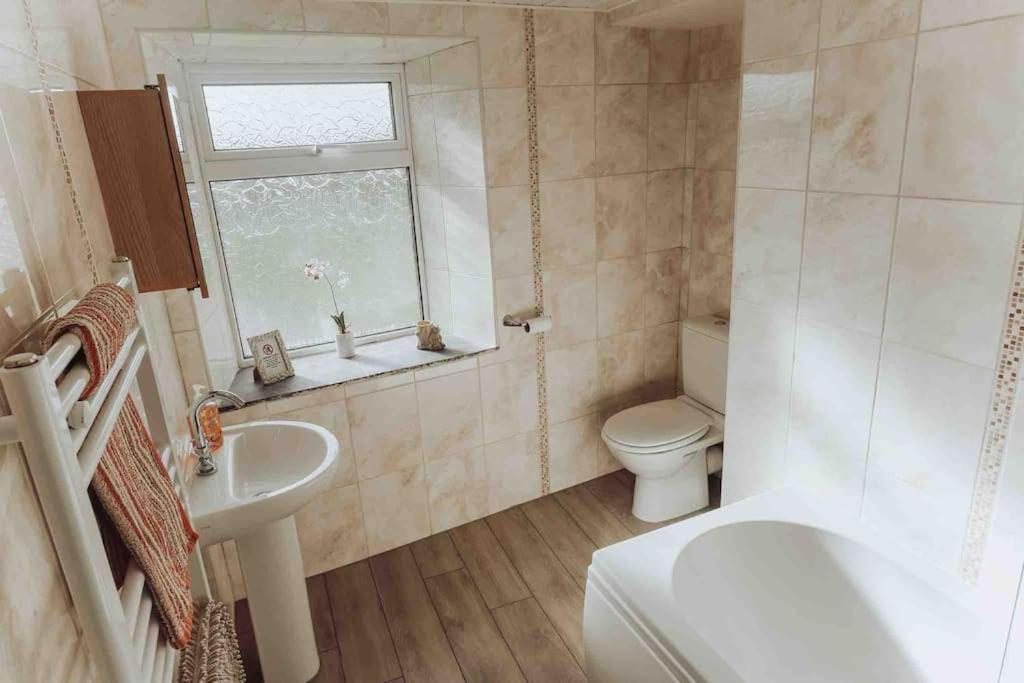 Three-Bedroom House photo 2