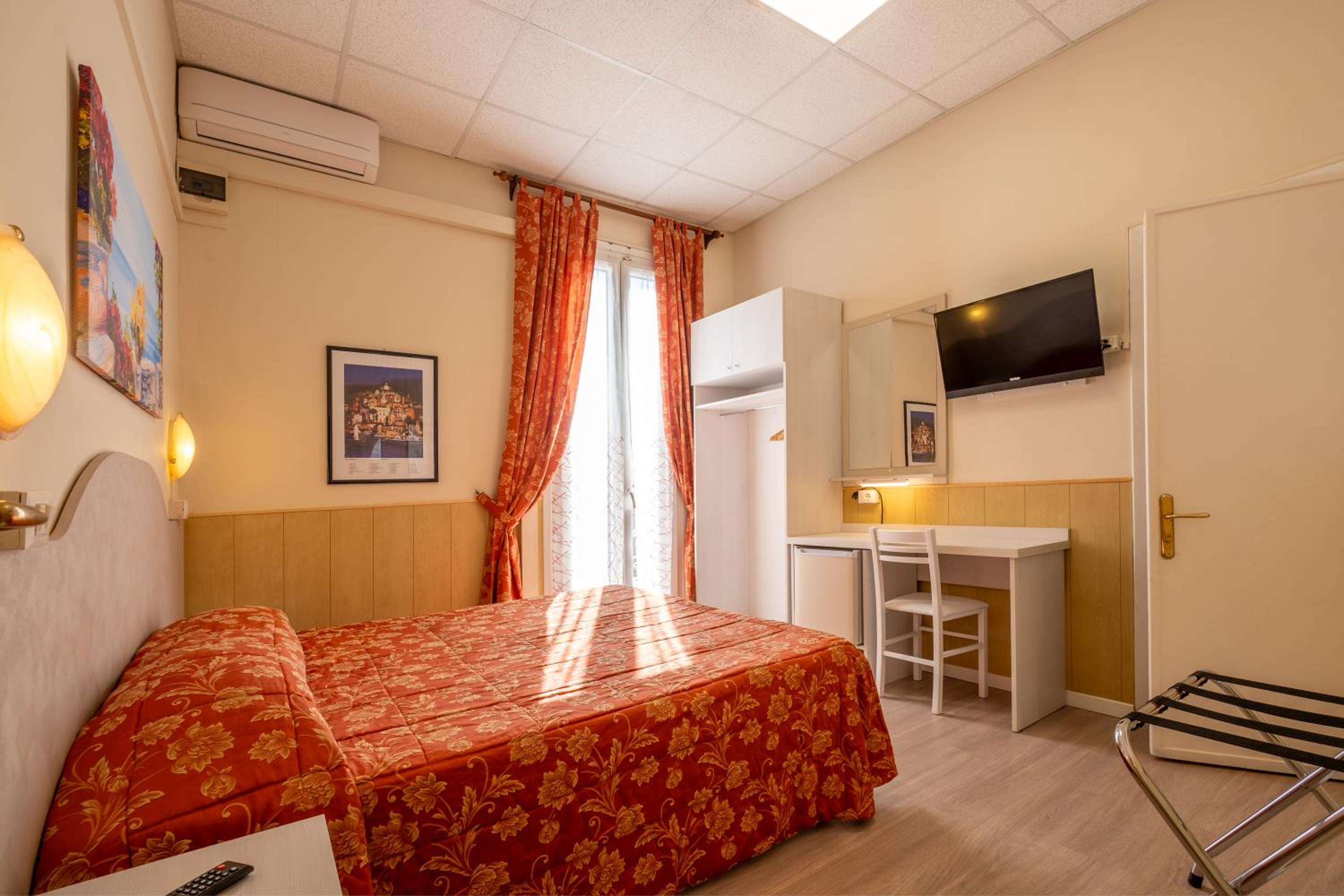 Double or Twin Room - Photo 1