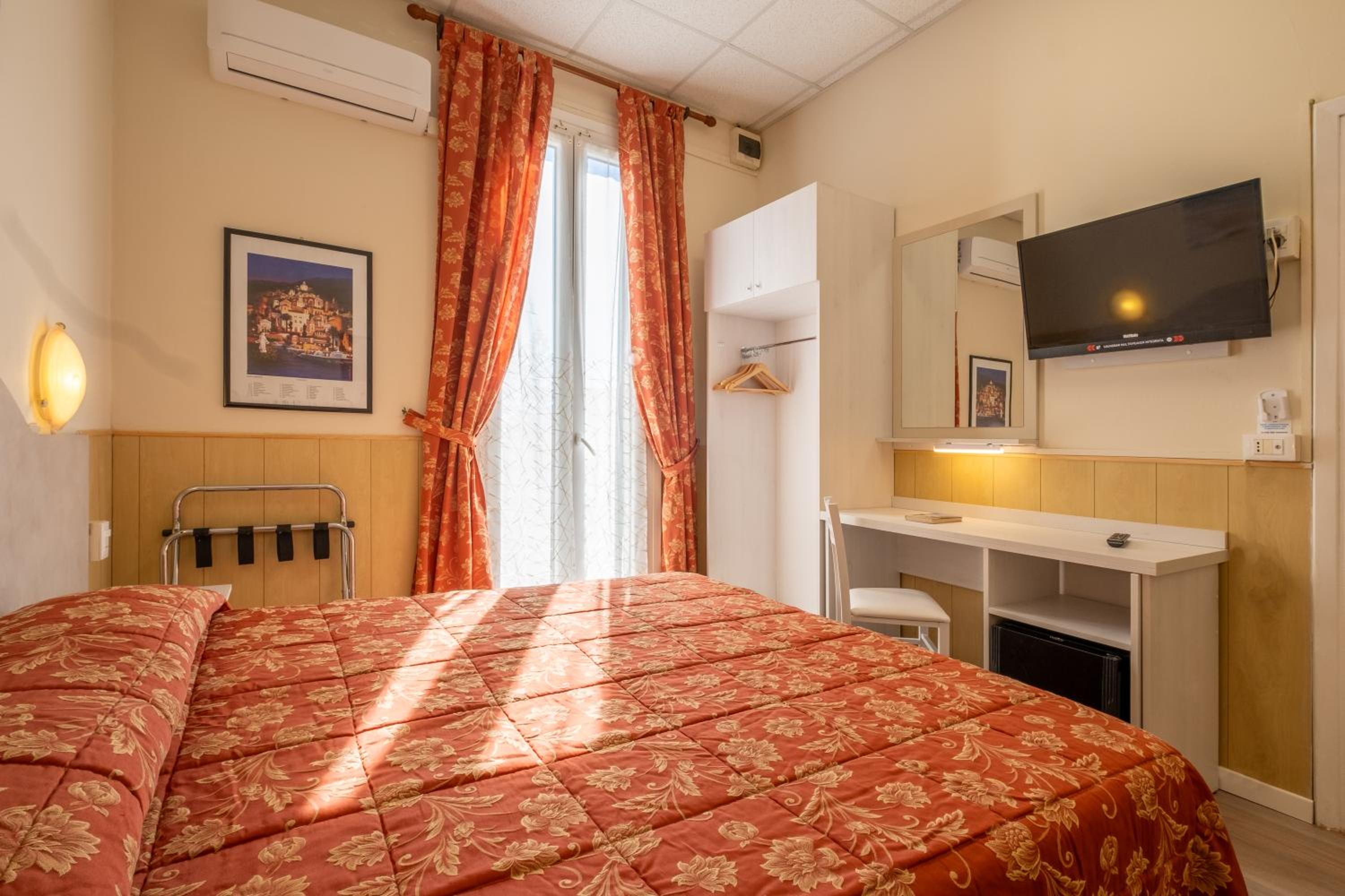 Double or Twin Room - Photo 7
