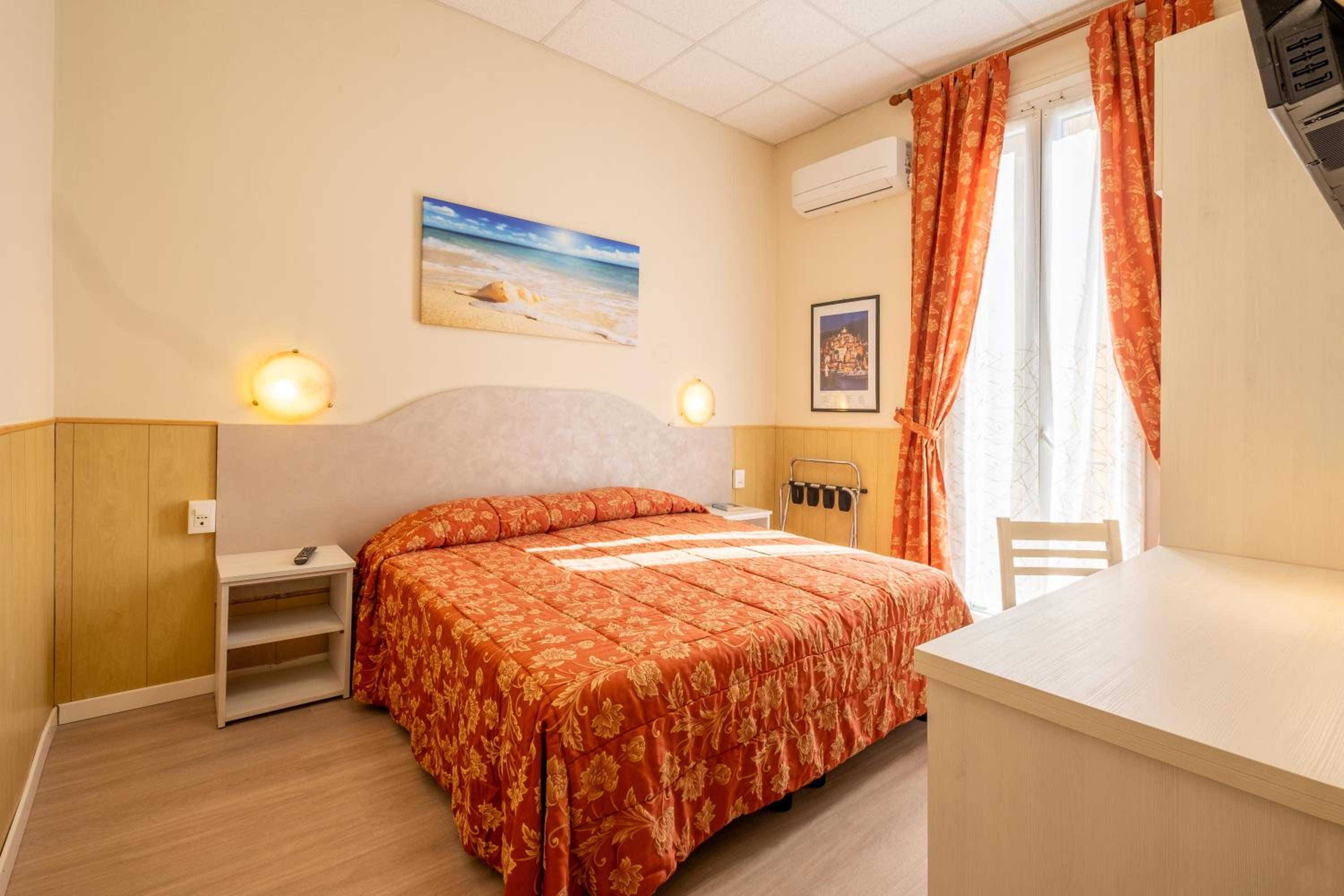 Double or Twin Room - Photo 6