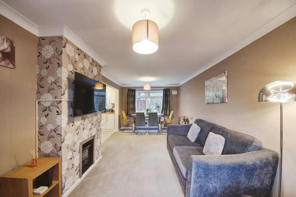Three-Bedroom House photo 2