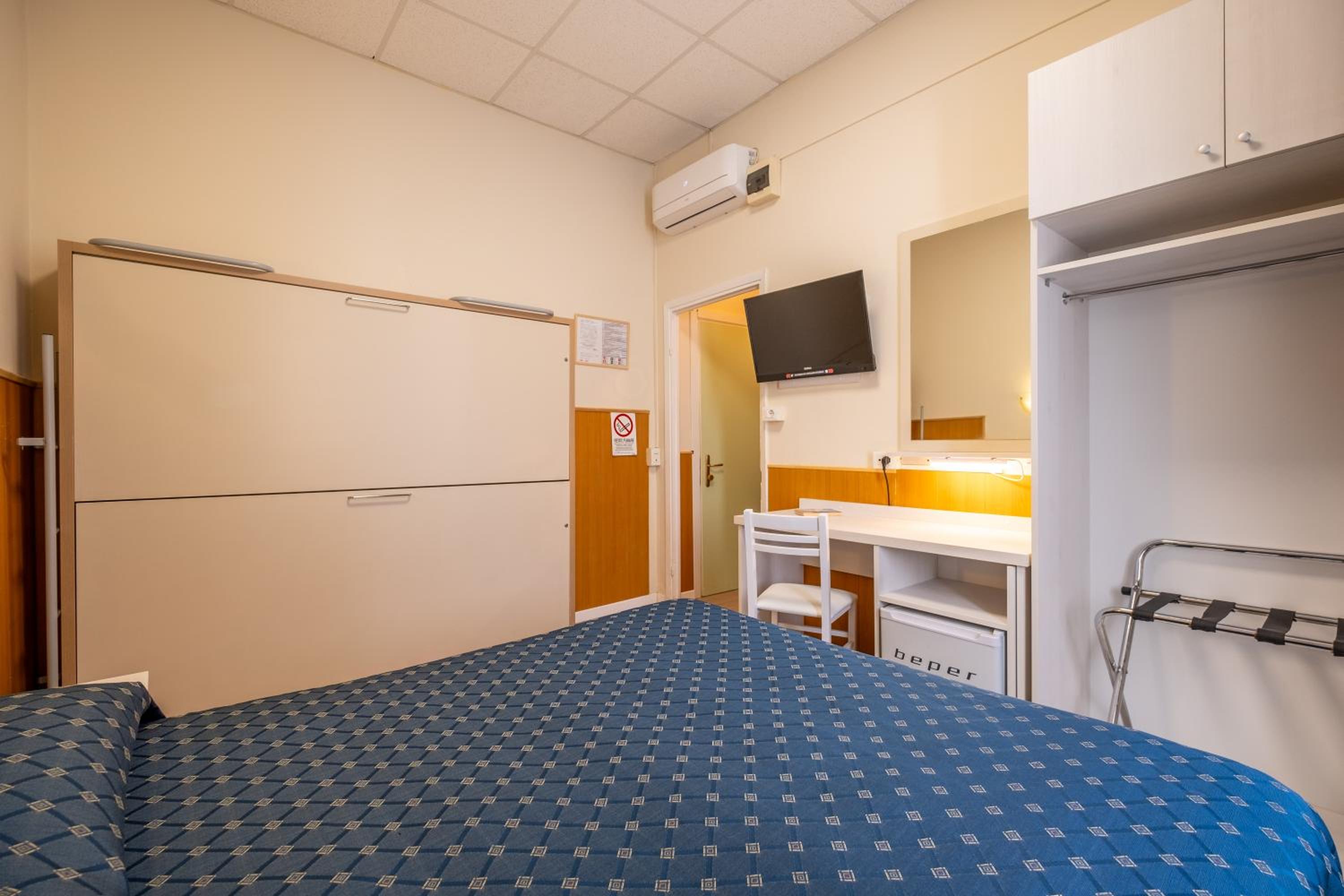 Quadruple Room - Photo 7