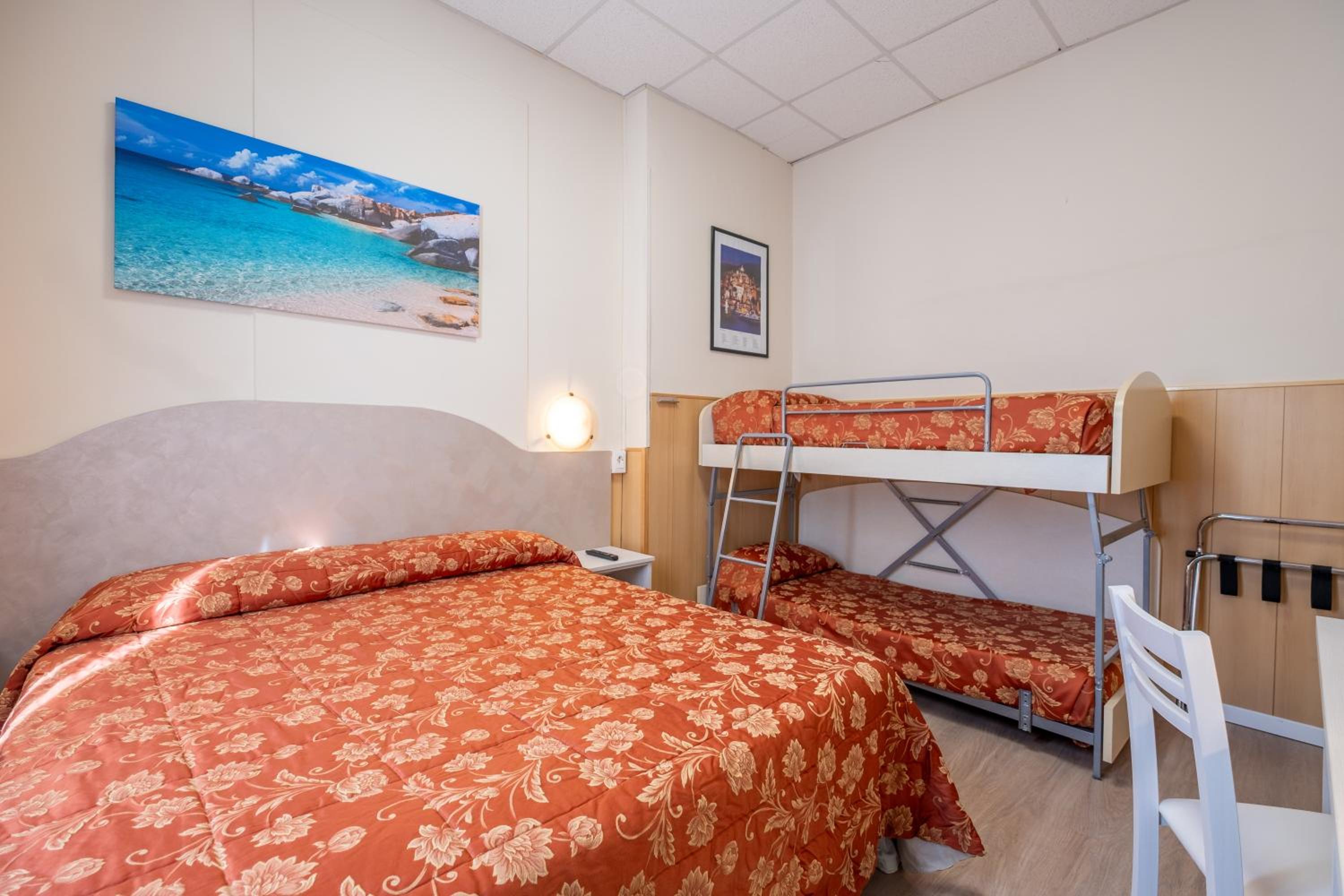 Quadruple Room - Photo 1