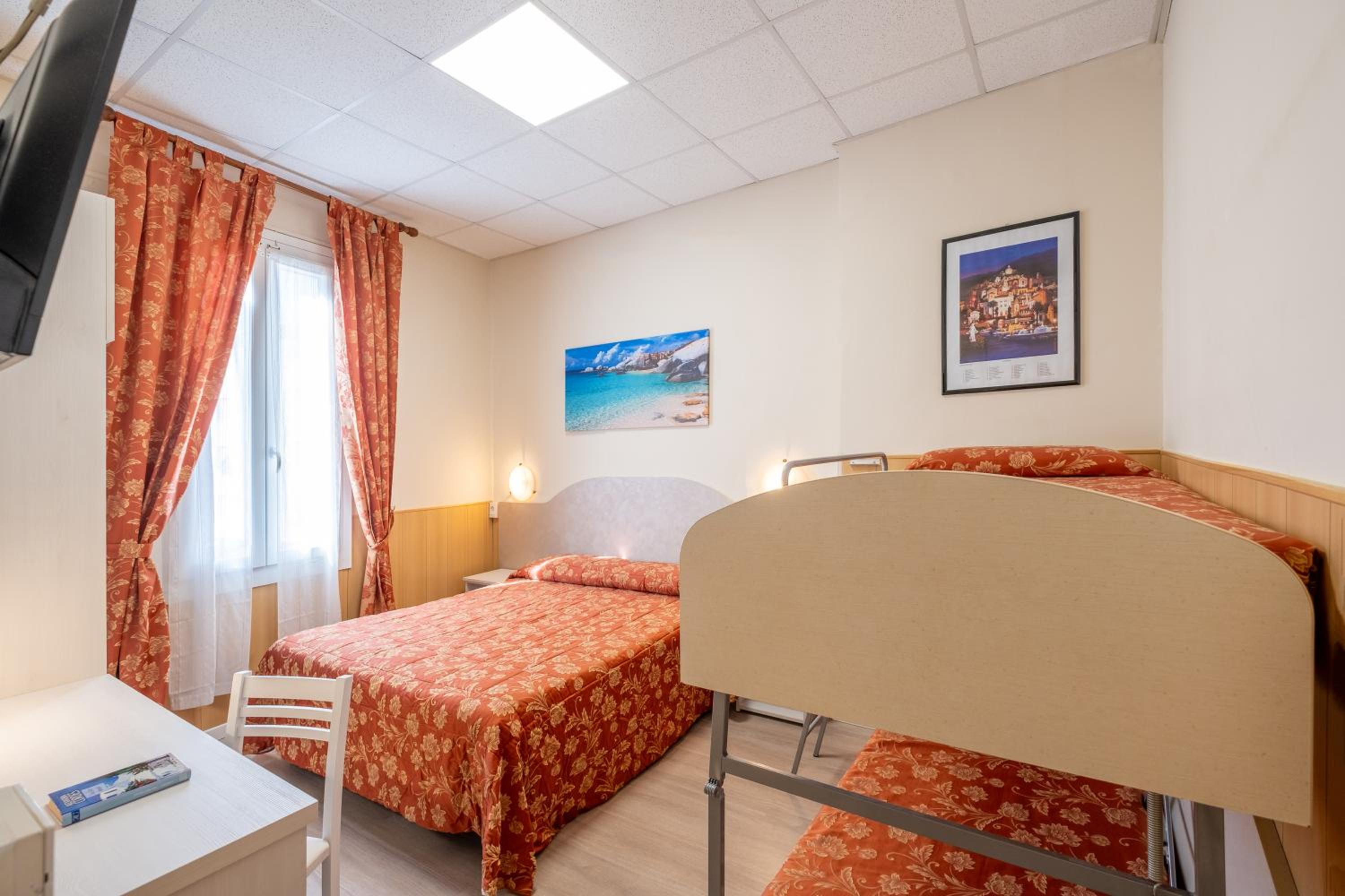 Quadruple Room - Photo 3