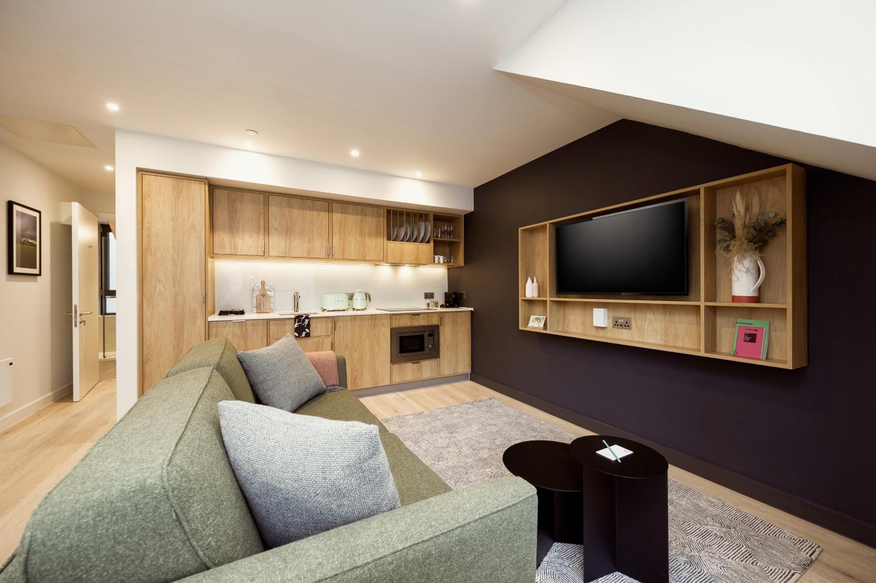 One Twin Bedroom Apartment with Castle View thumbnail 6