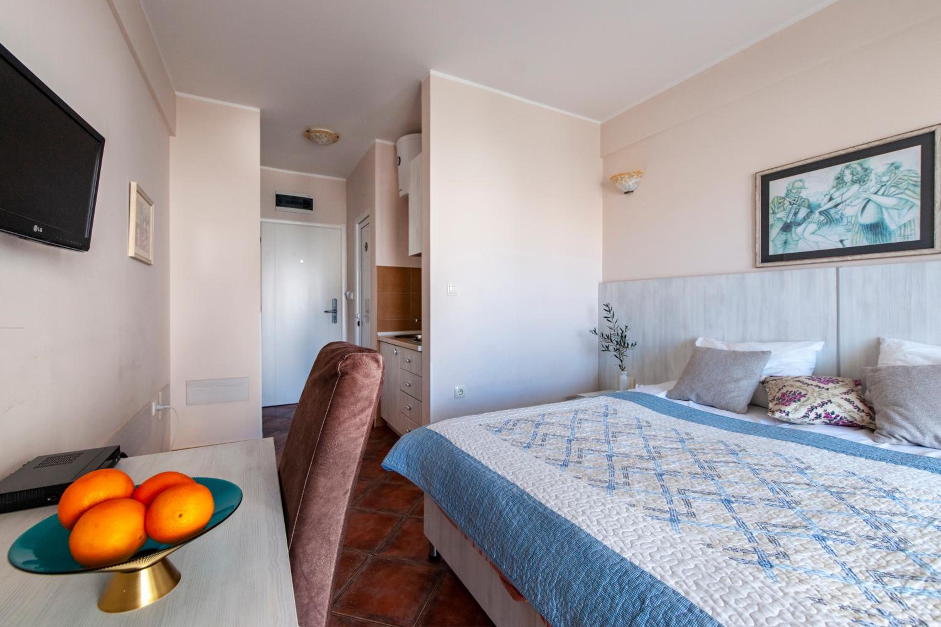 One-Bedroom Apartment with Balcony