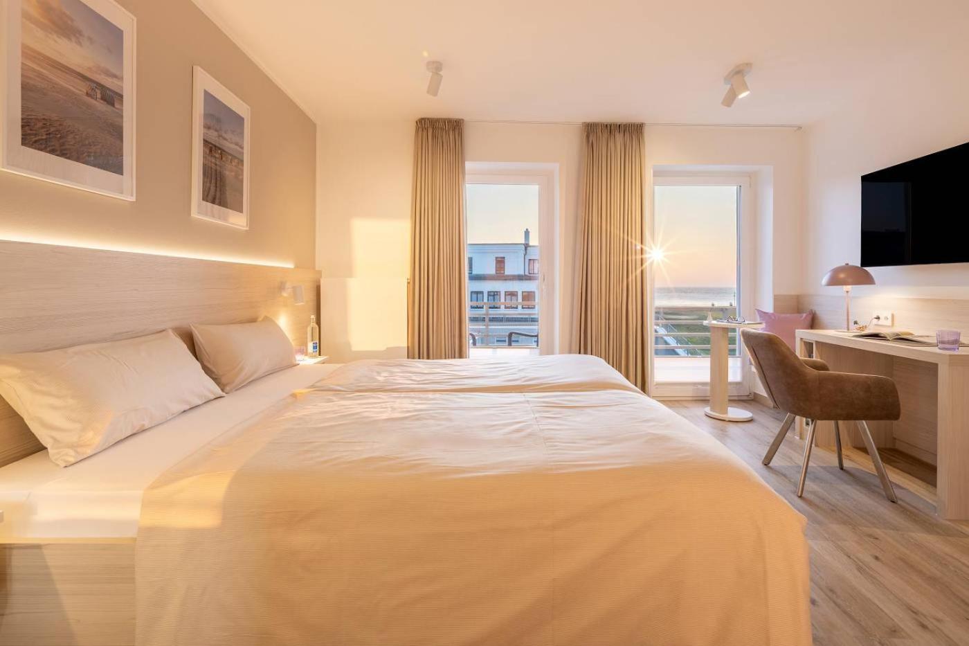 Double Room with Balcony and Sea View