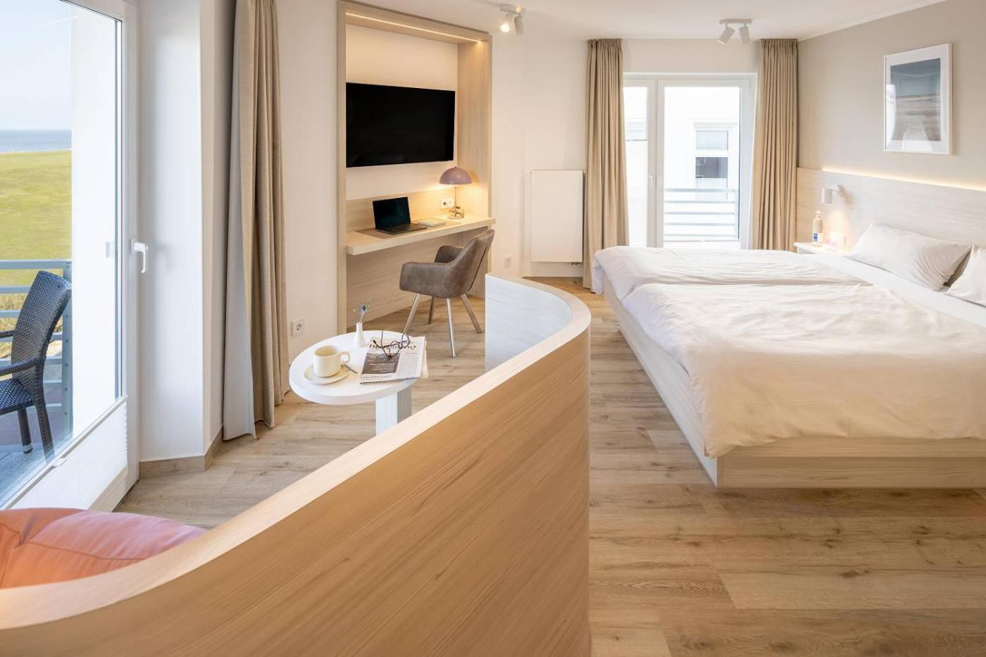 Deluxe Double Room with Balcony and Sea View