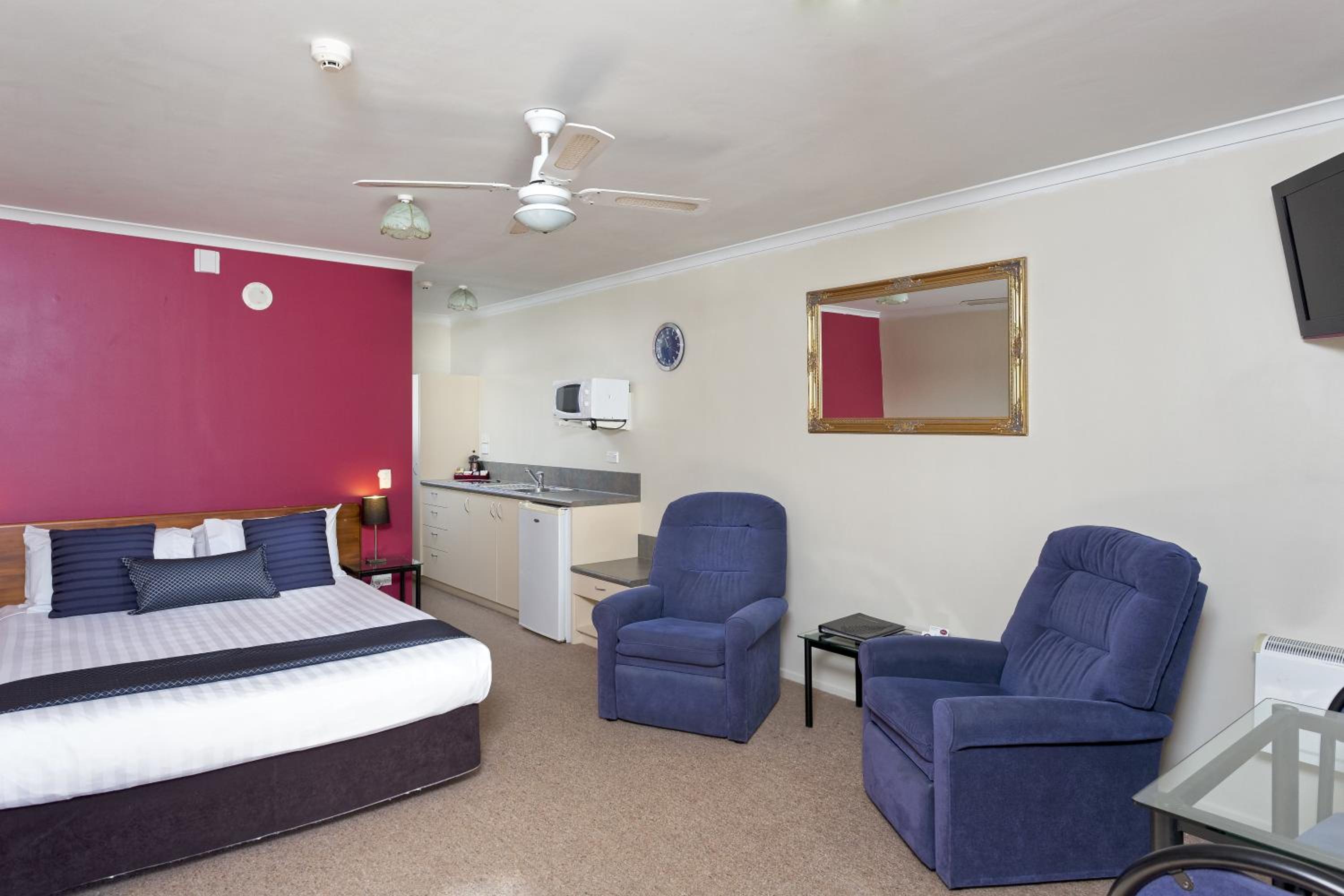 Queen Studio with Private Spa Bath photo 1