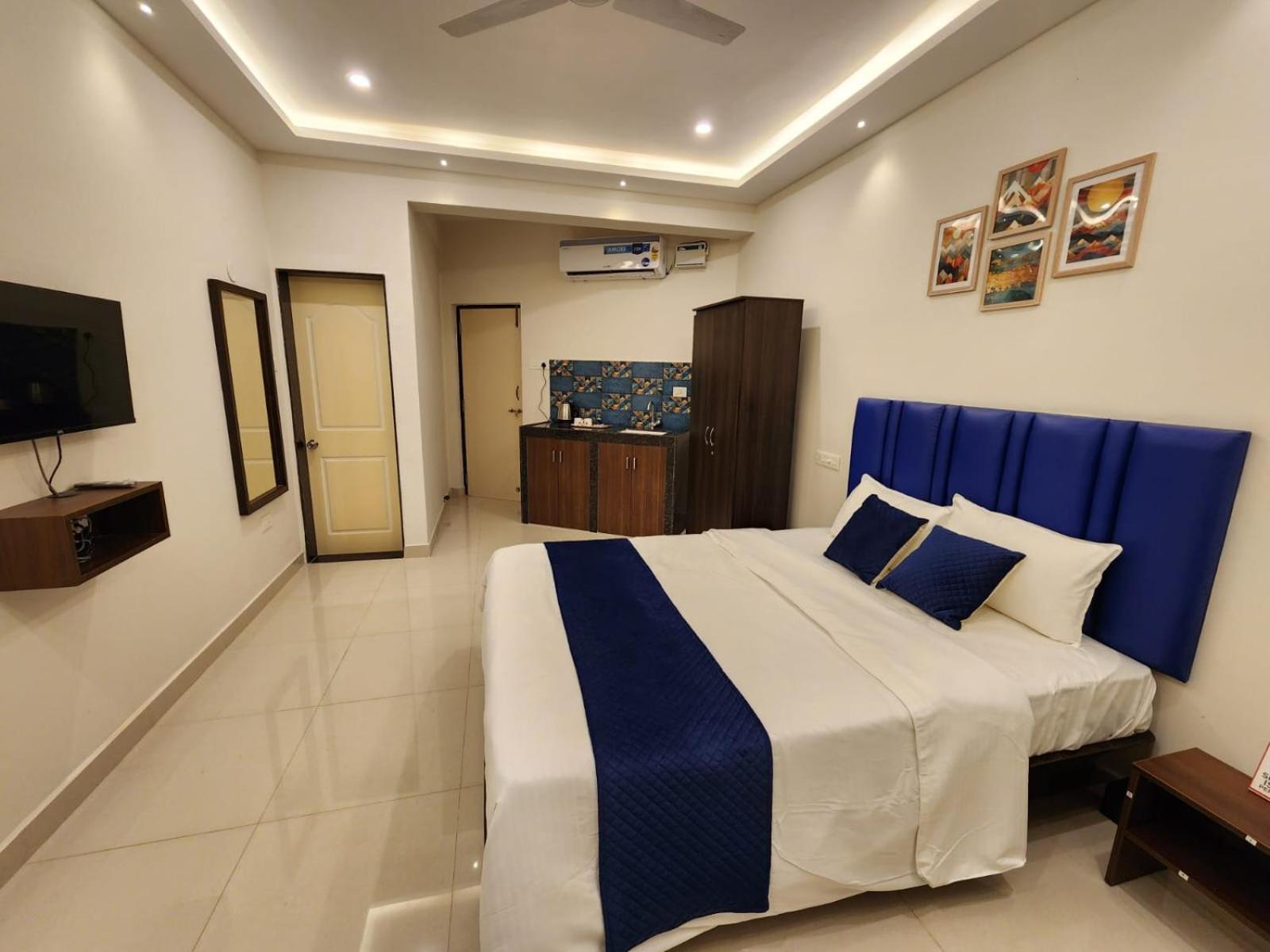 Deluxe Double Room with Balcony photo 1