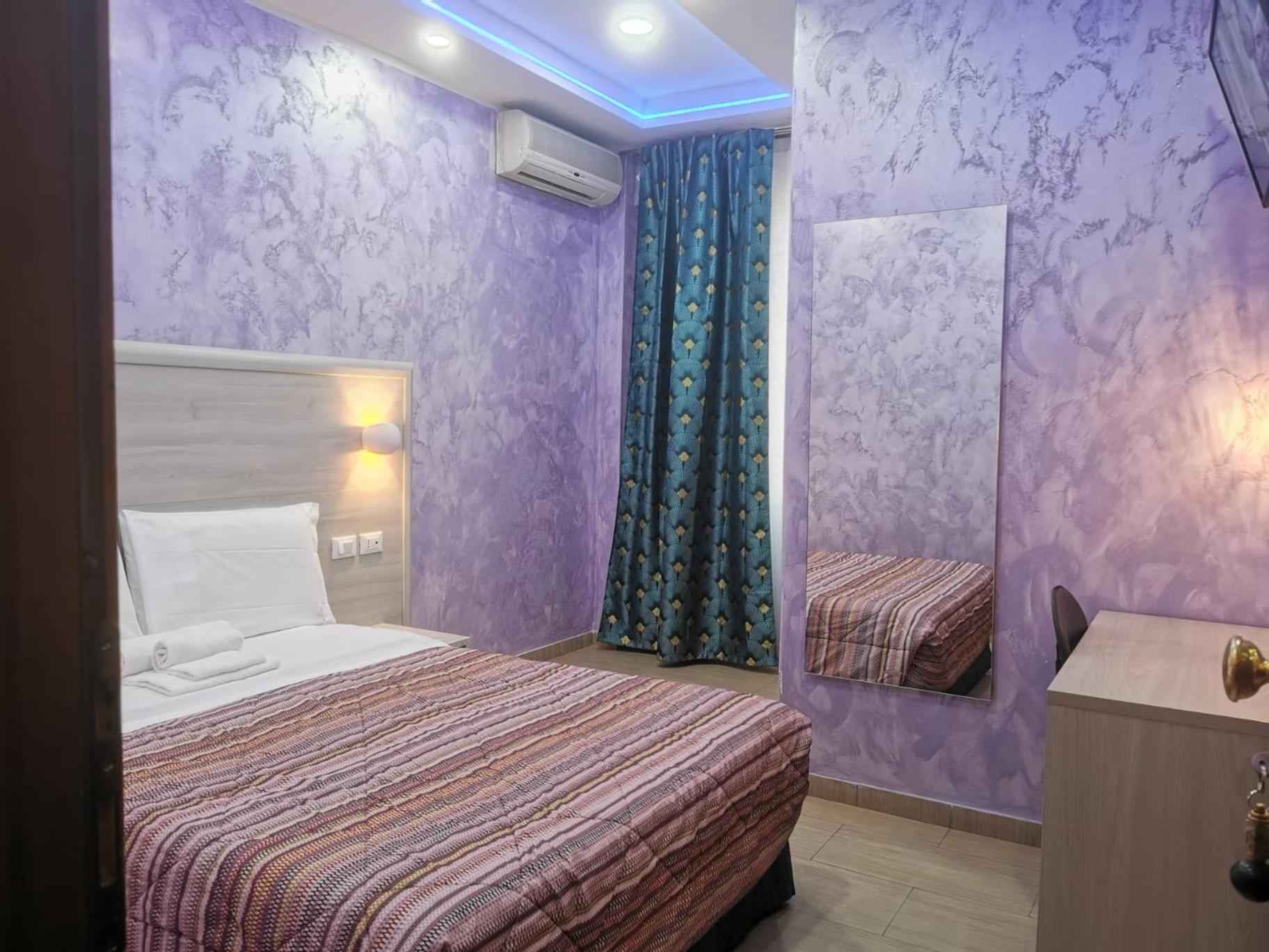 Double Room - Photo 2