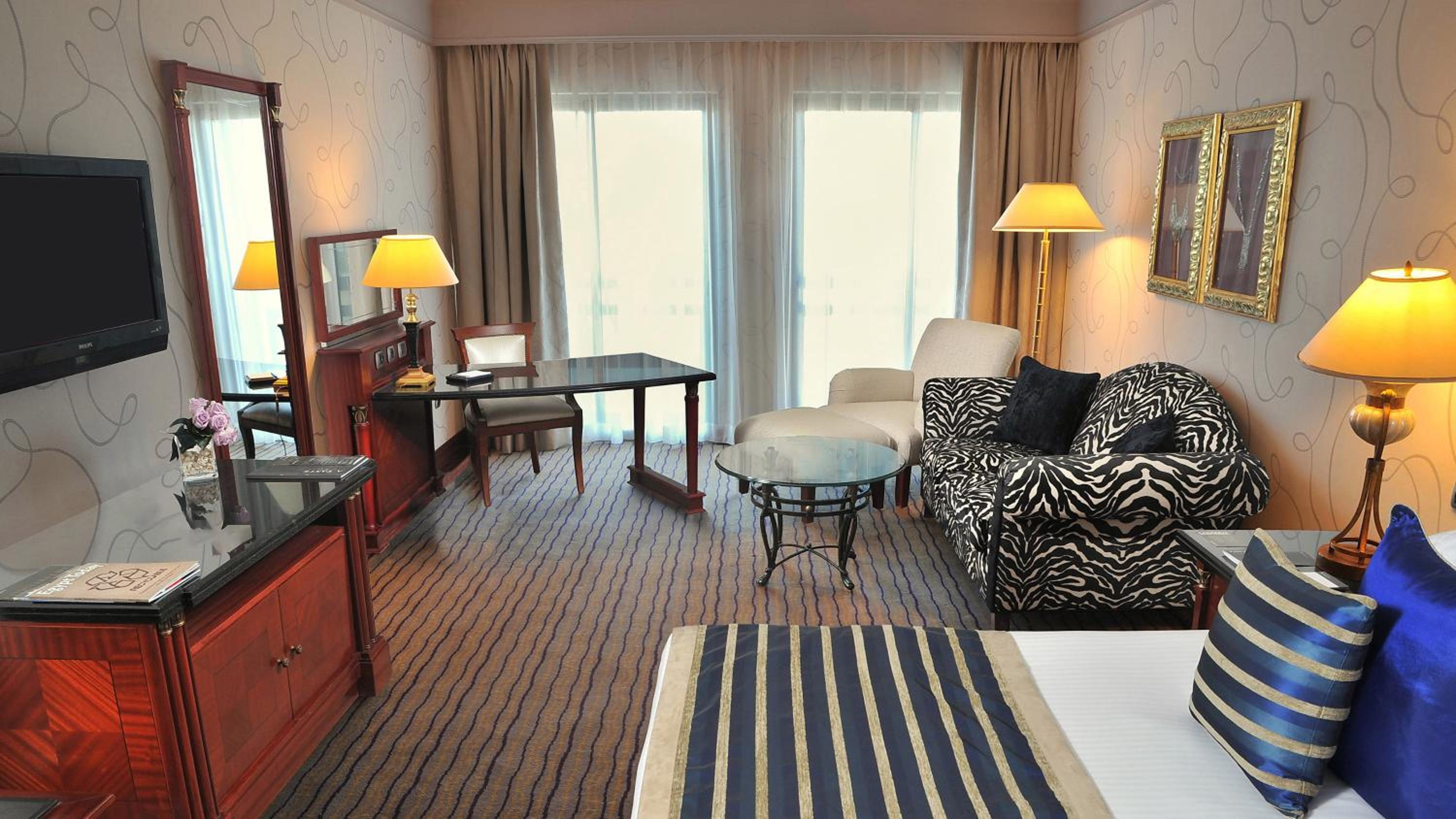 Premium King Room - Club Lounge Access - Photo 2