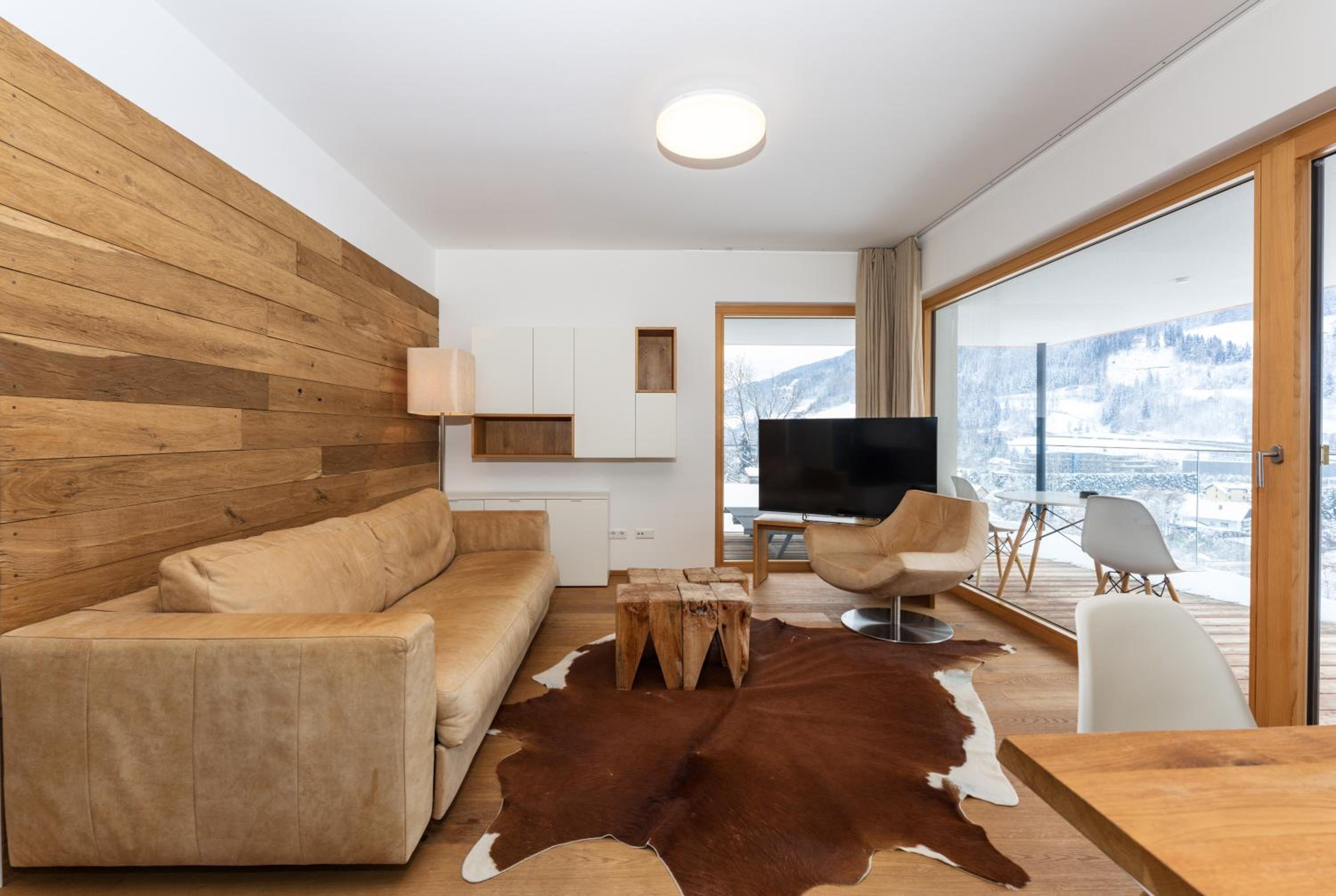 Apartment with Balcony and Fireplace