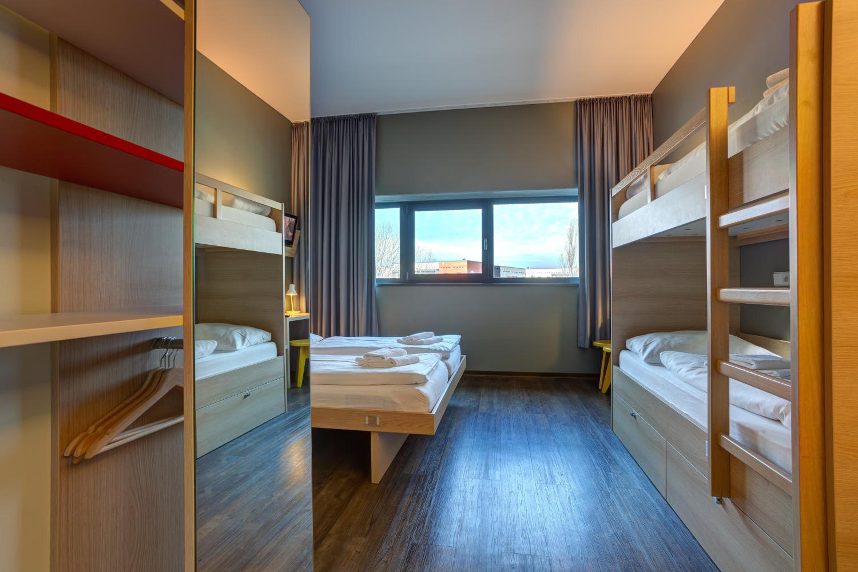 Bed in 4-Bed Mixed Dormitory Room photo 2