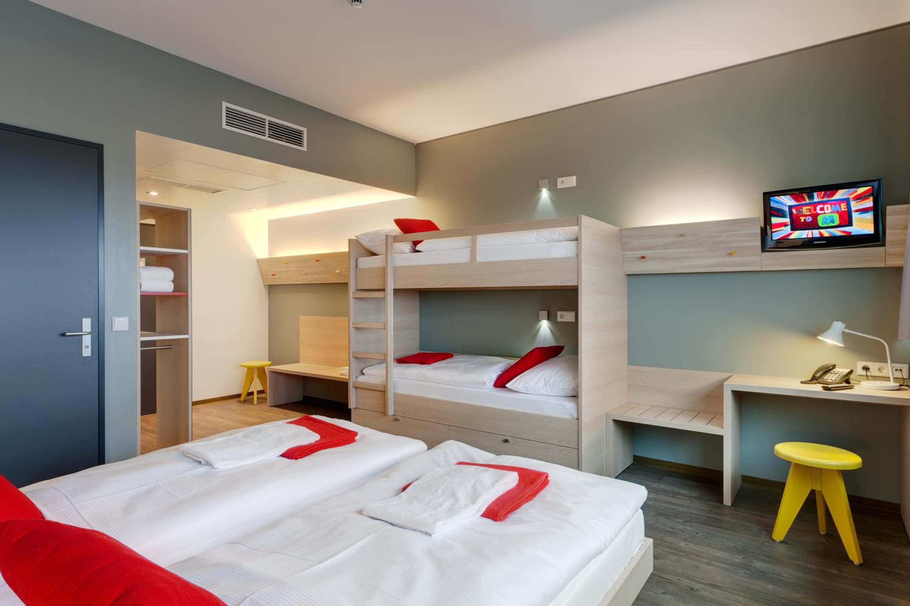 Bed in 4-Bed Mixed Dormitory Room photo 1
