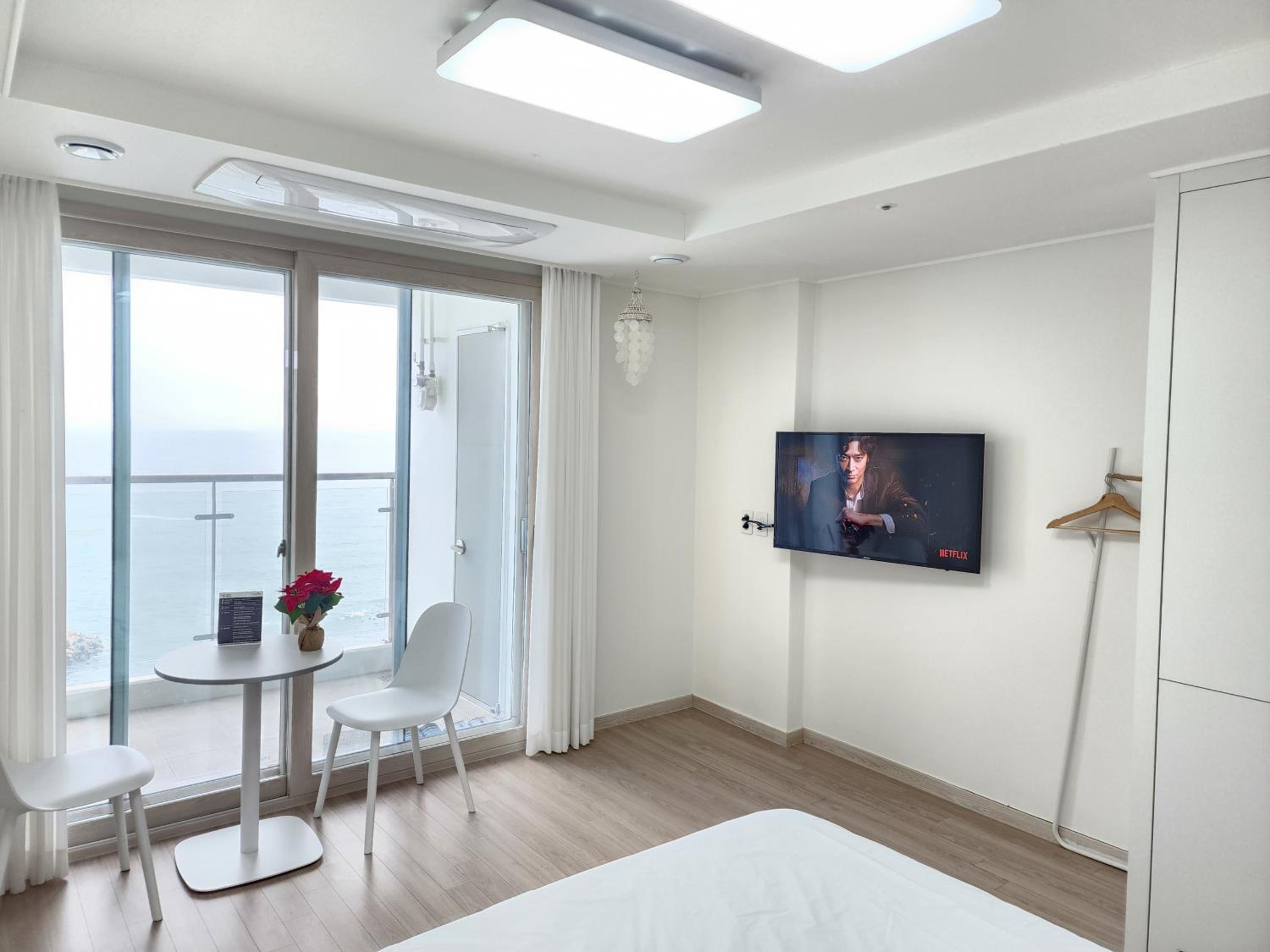 Deluxe Double Room with Balcony and Sea View photo 1