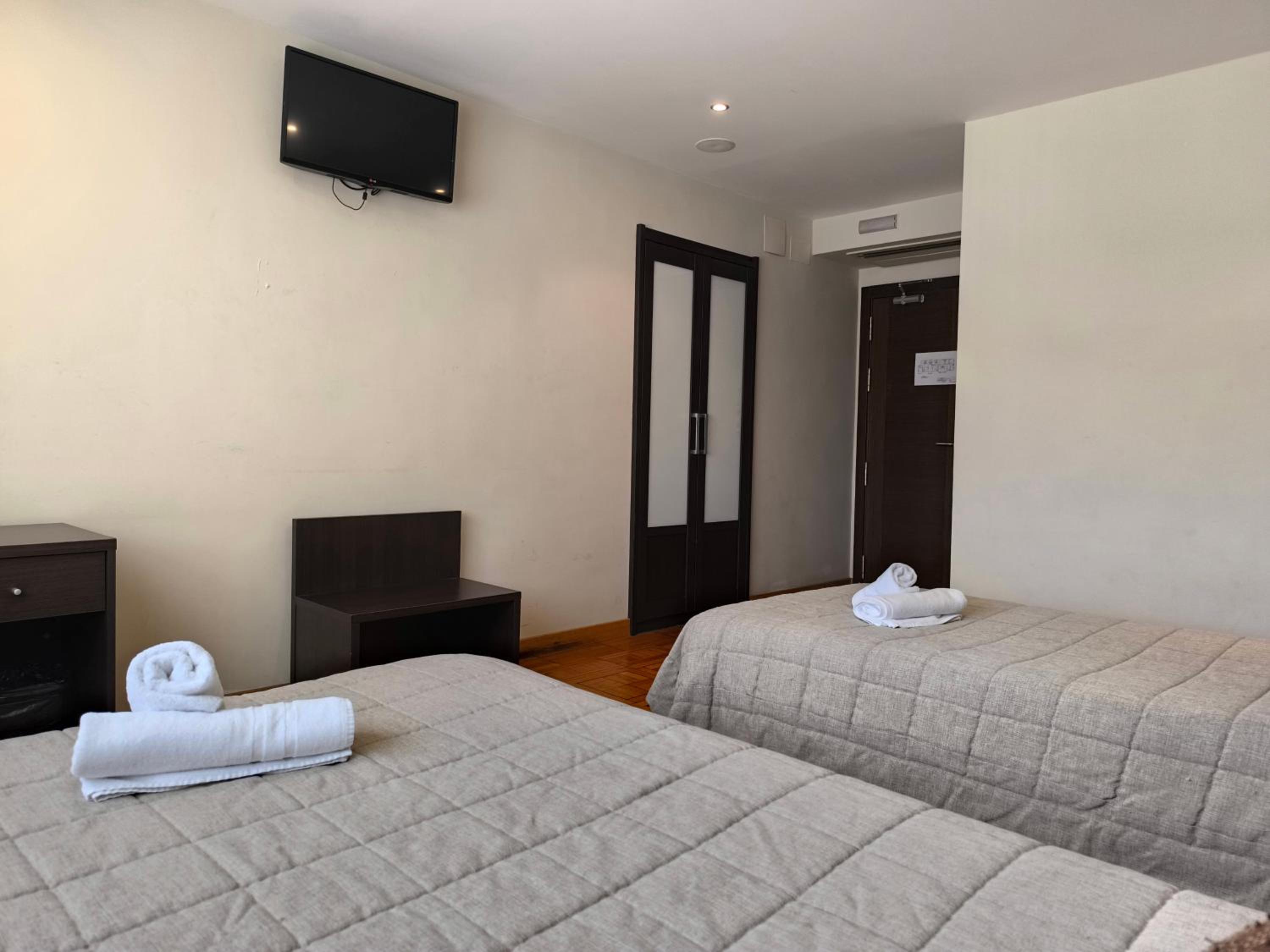 Double or Twin Room - Photo 3
