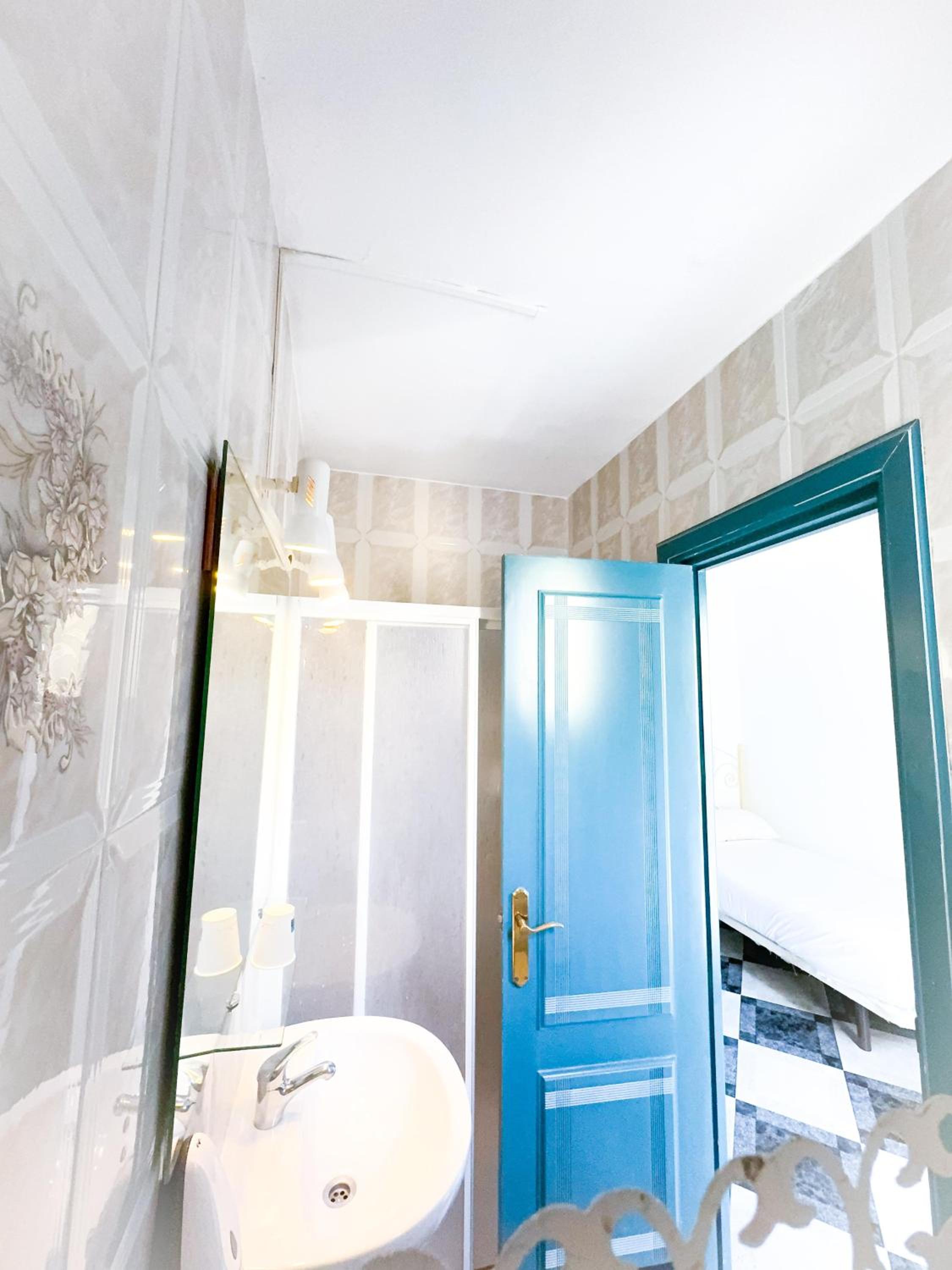 Single Room photo 2