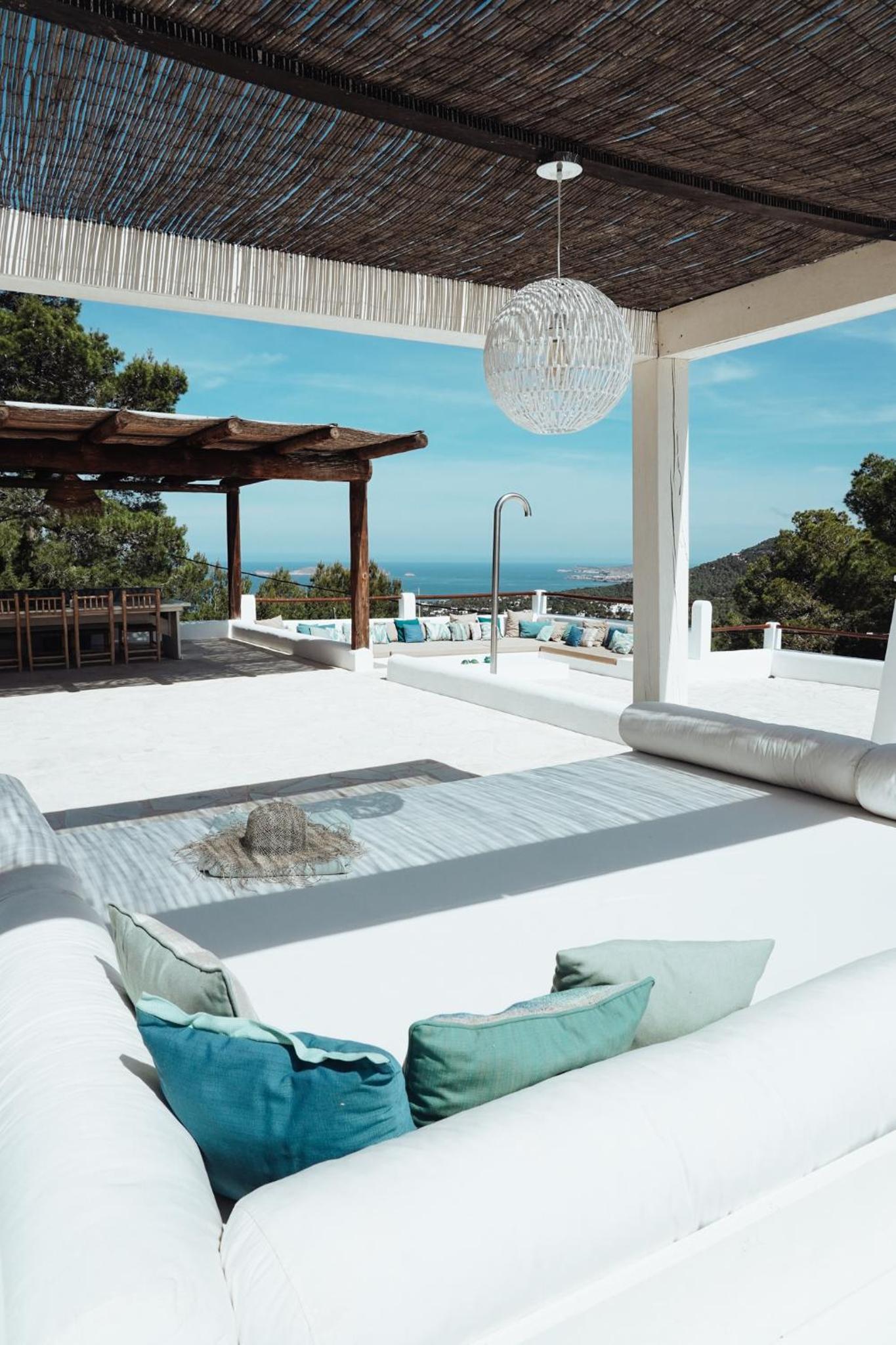 Four-Bedroom Villa photo 2