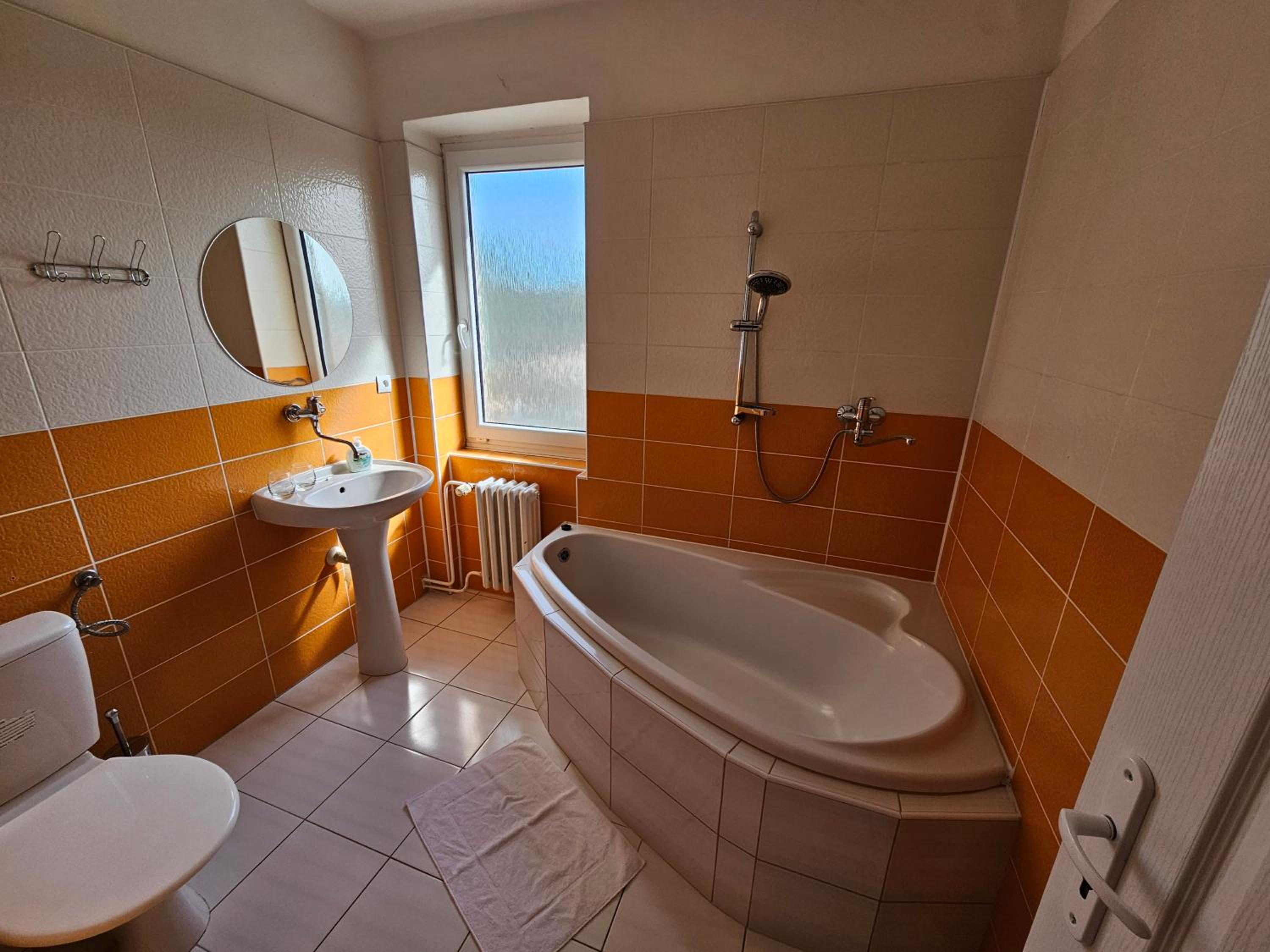 Deluxe Double or Twin Room - Photo 2