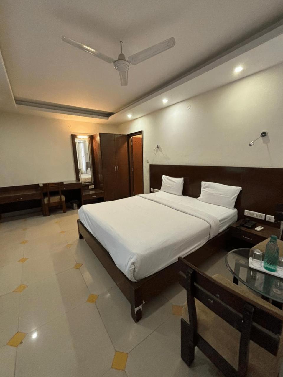 Deluxe Double Room - Photo 13