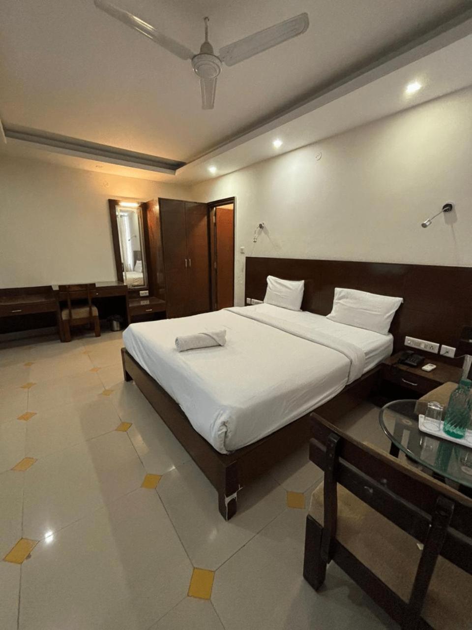Deluxe Double Room - Photo 8