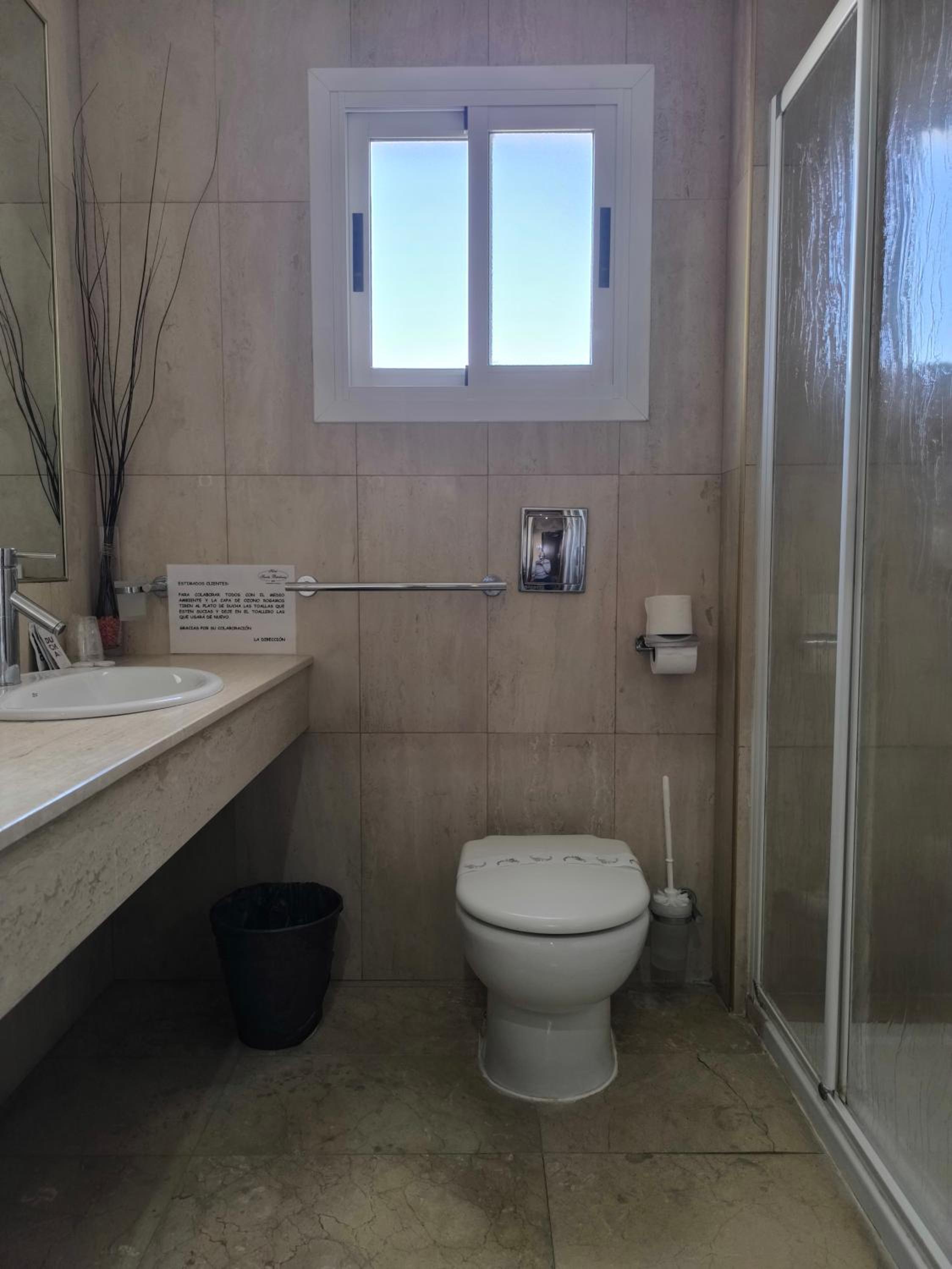 Double or Twin Room - Photo 11