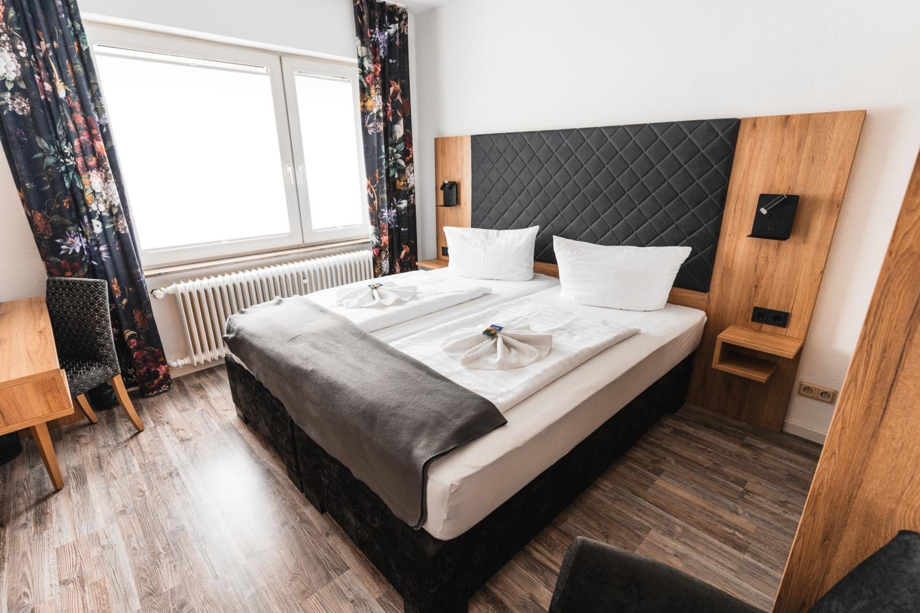Double or Twin Room - Photo 3