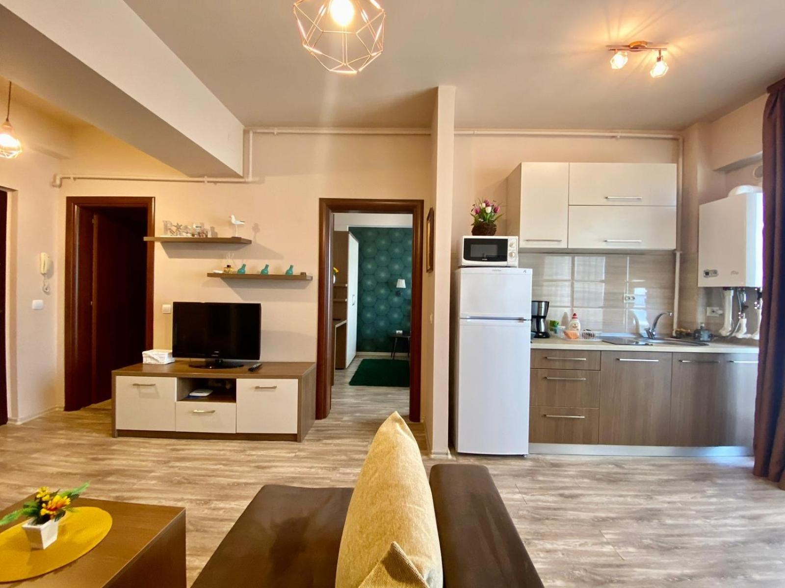 One-Bedroom Apartment photo 1