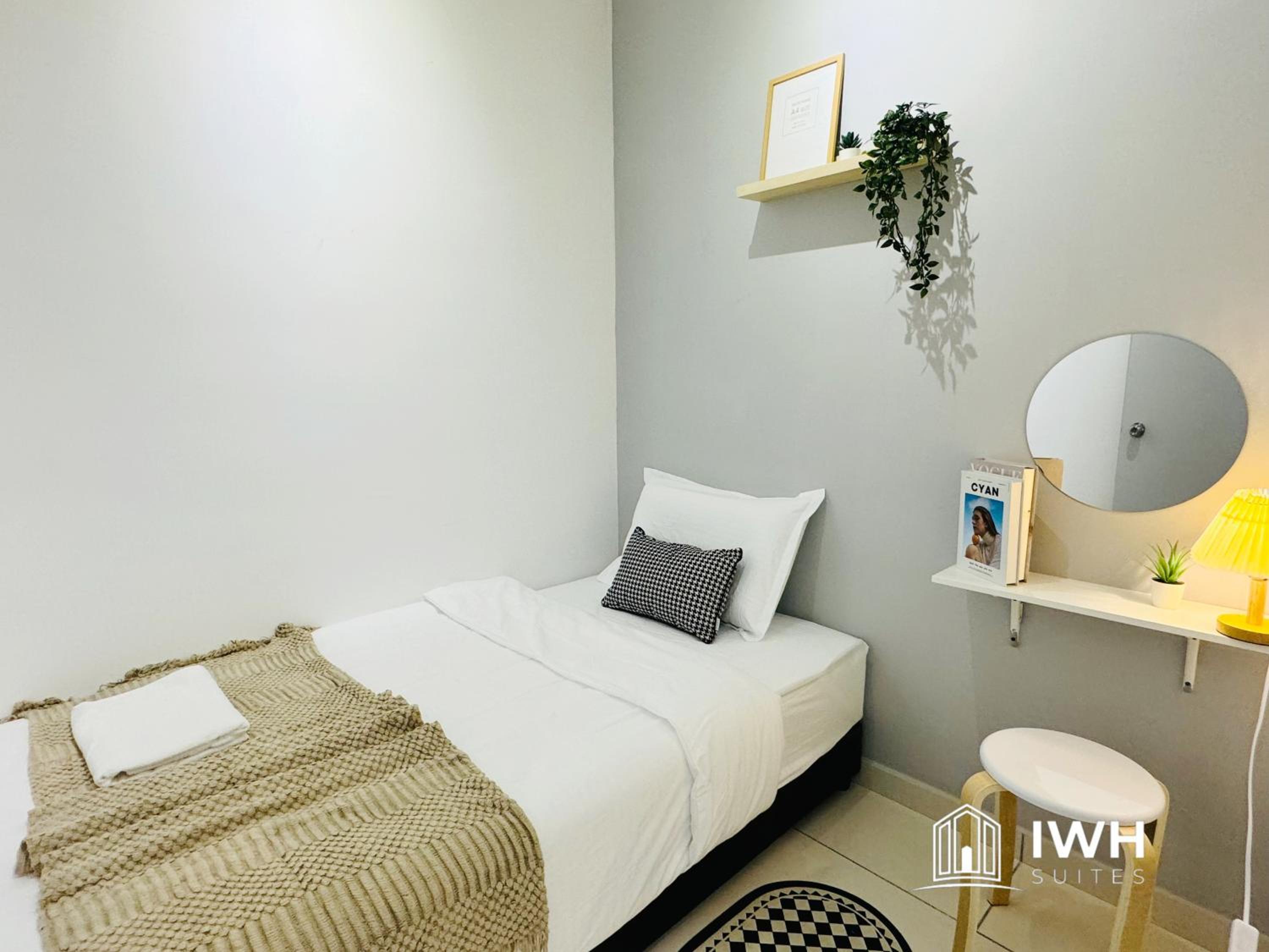 Four-Bedroom Apartment - Photo 7