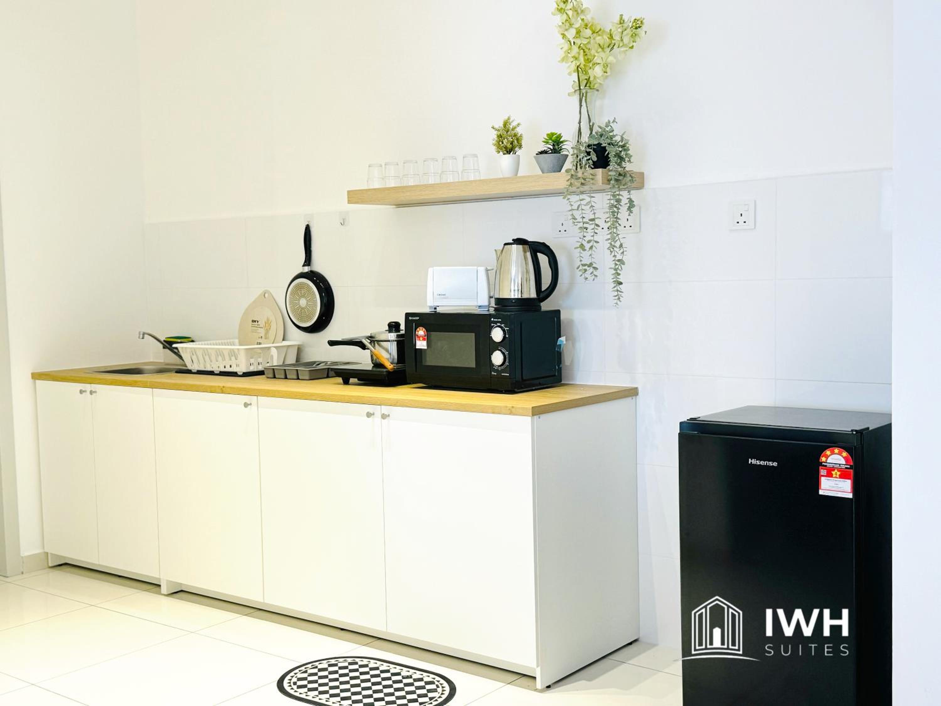Four-Bedroom Apartment - Photo 13