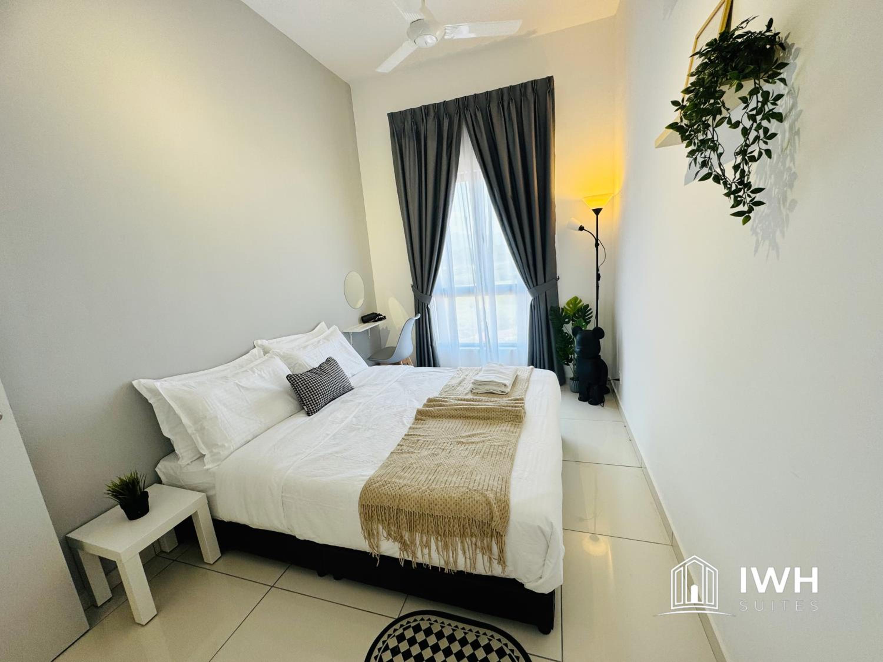 Four-Bedroom Apartment - Photo 6