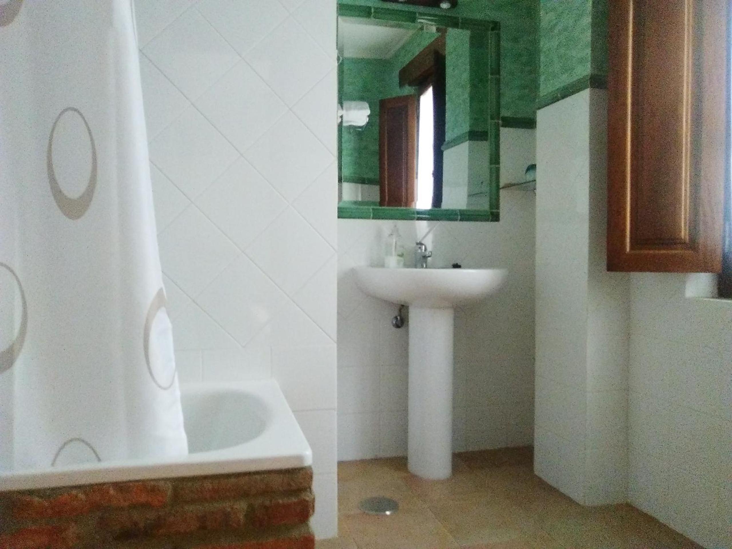Twin Room - Photo 6
